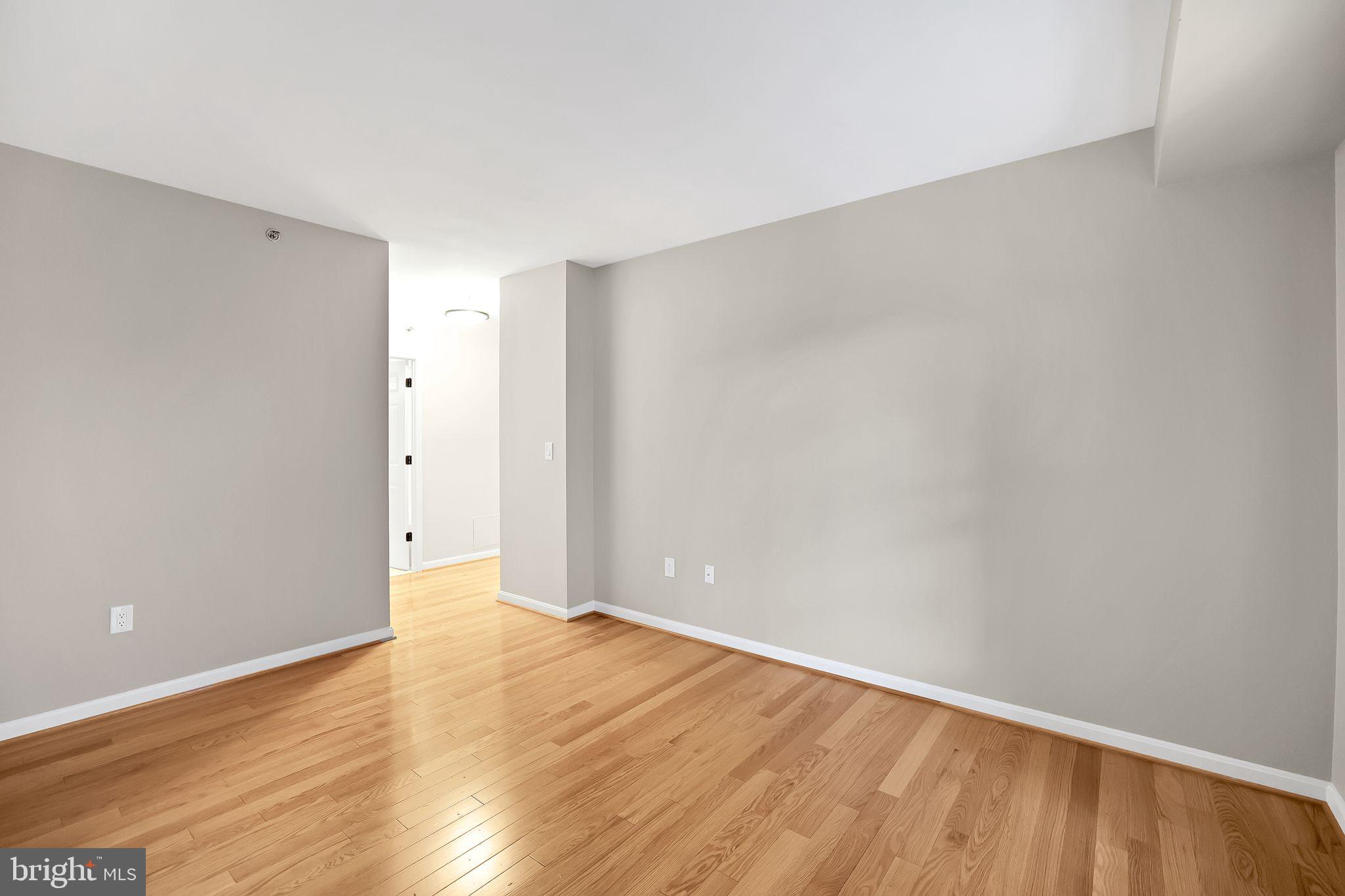 CARLYLE TOWERS CONDOMINIUM - Residential