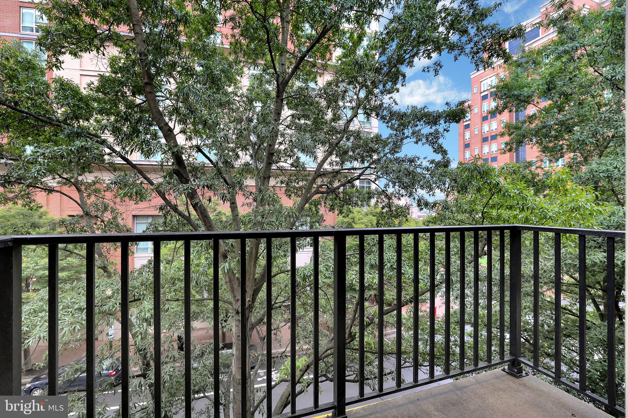 CARLYLE TOWERS CONDOMINIUM - Residential