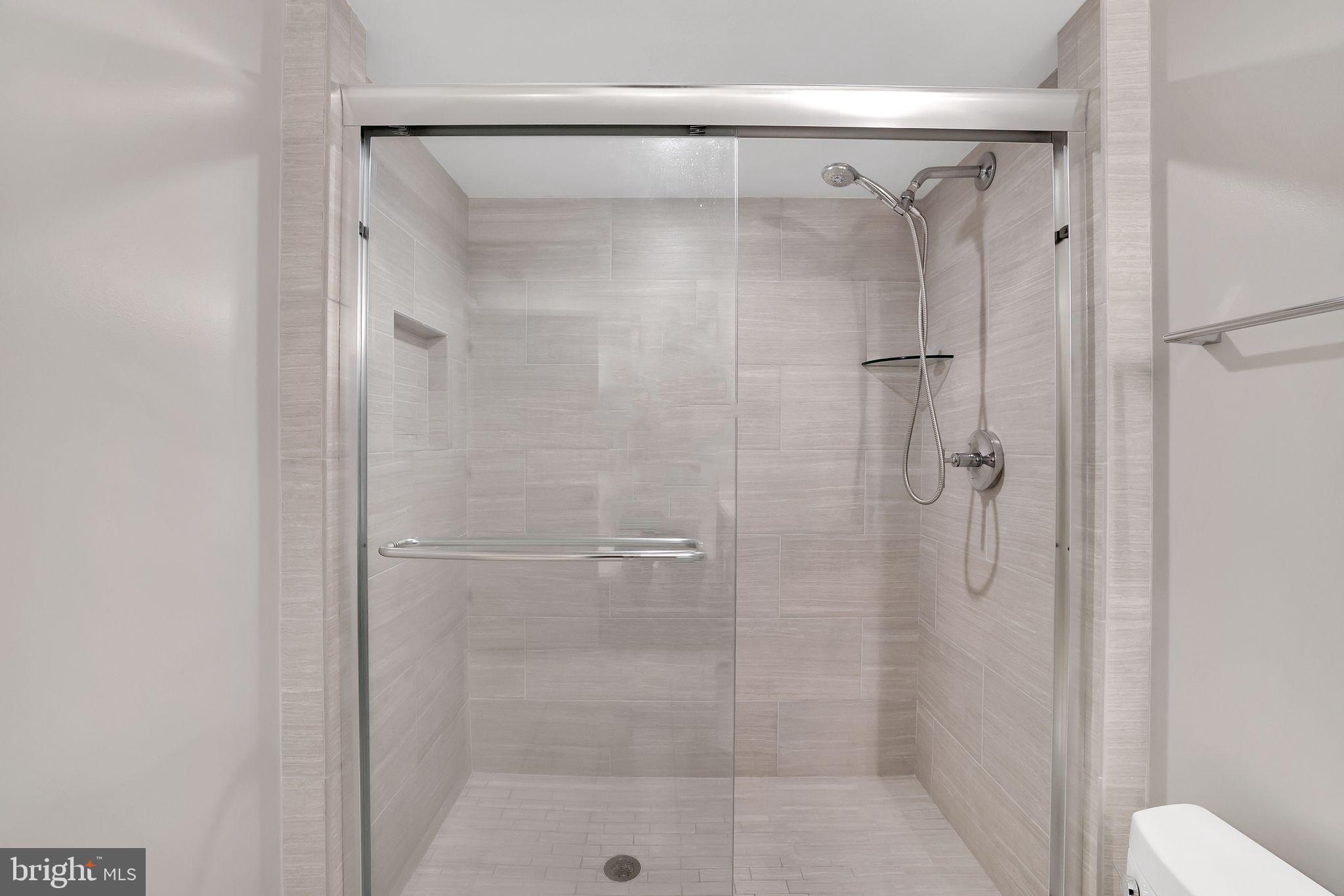 CARLYLE TOWERS CONDOMINIUM - Residential