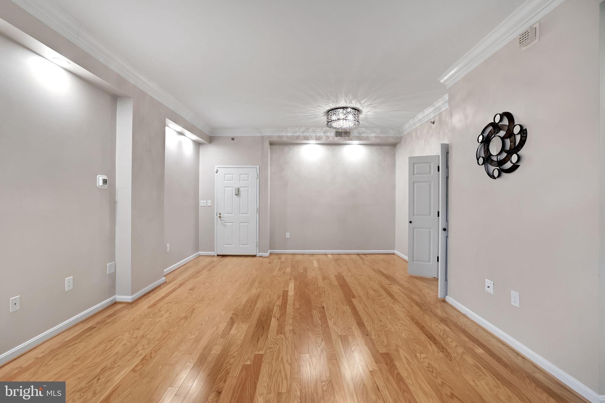 CARLYLE TOWERS CONDOMINIUM - Residential