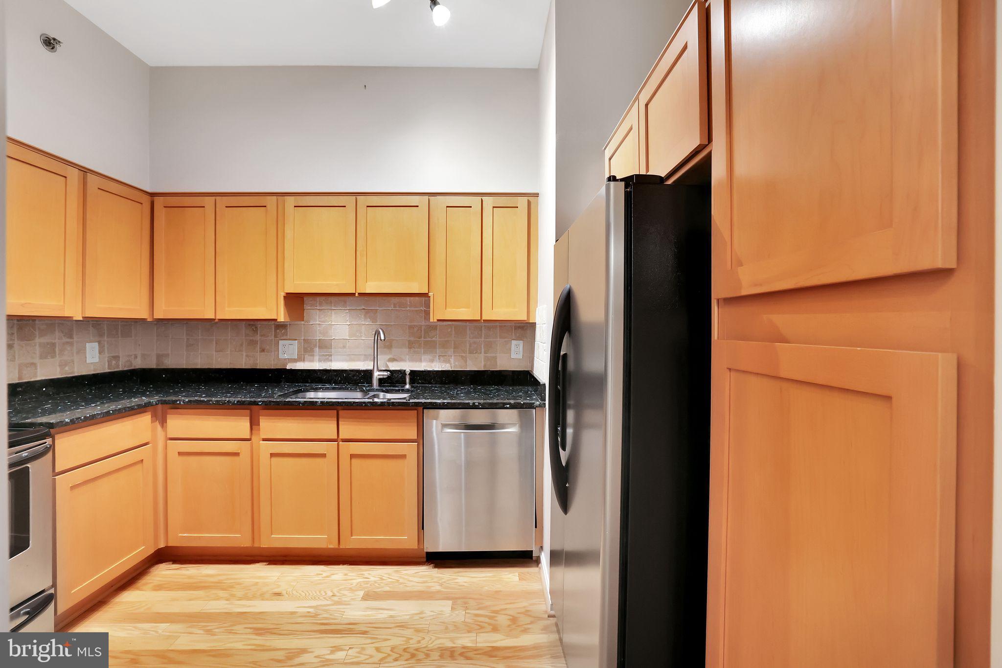 CARLYLE TOWERS CONDOMINIUM - Residential