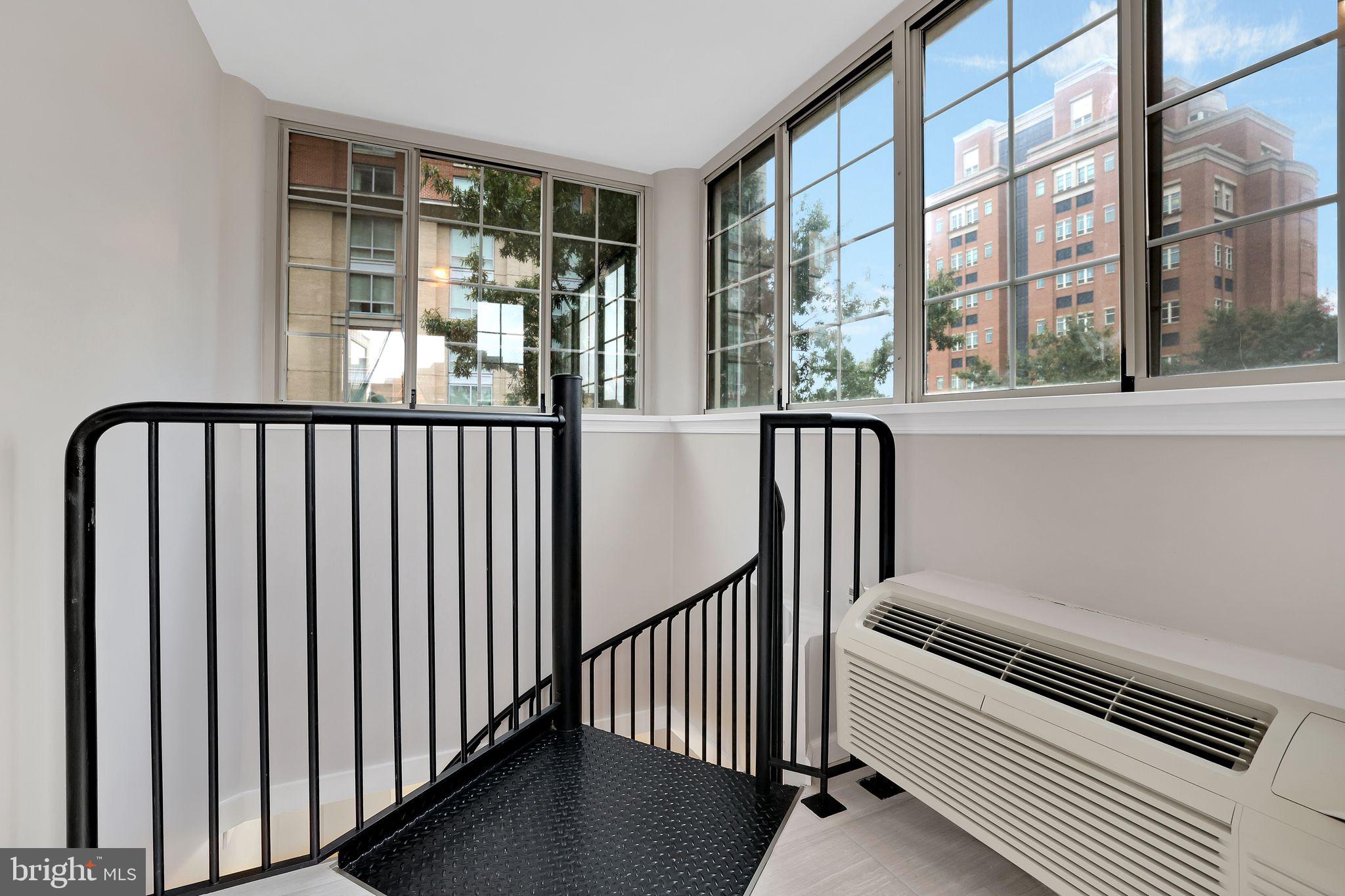 CARLYLE TOWERS CONDOMINIUM - Residential