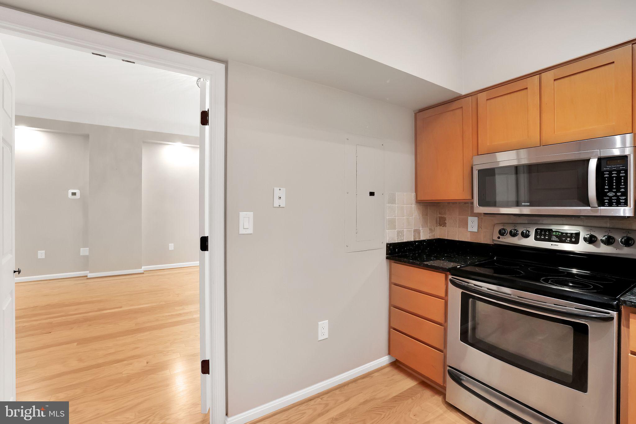 CARLYLE TOWERS CONDOMINIUM - Residential