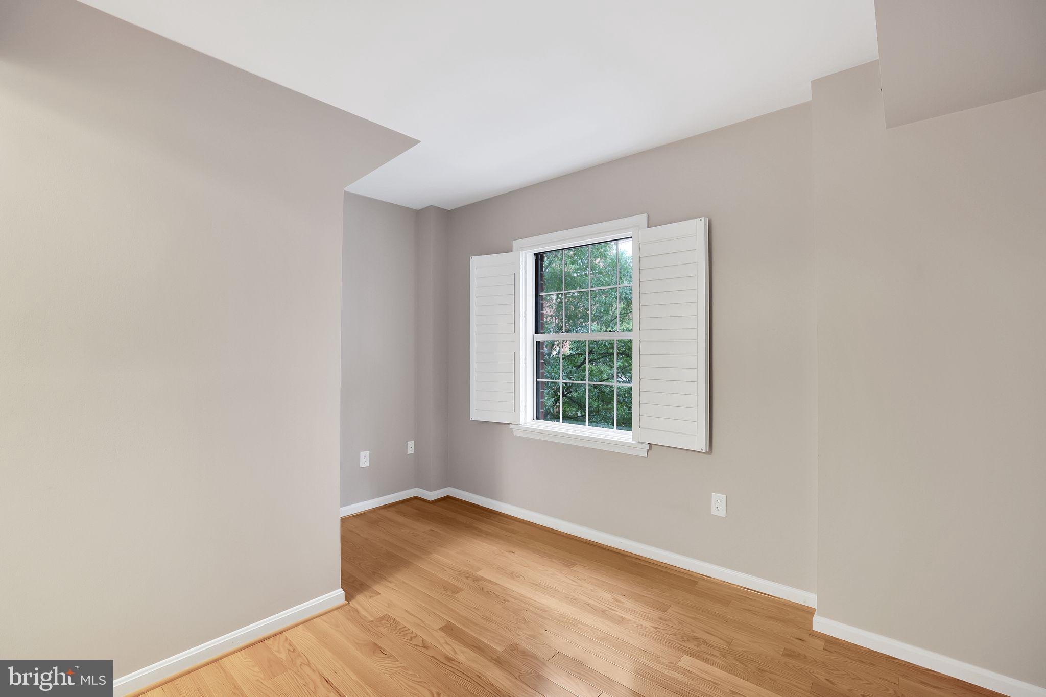 CARLYLE TOWERS CONDOMINIUM - Residential