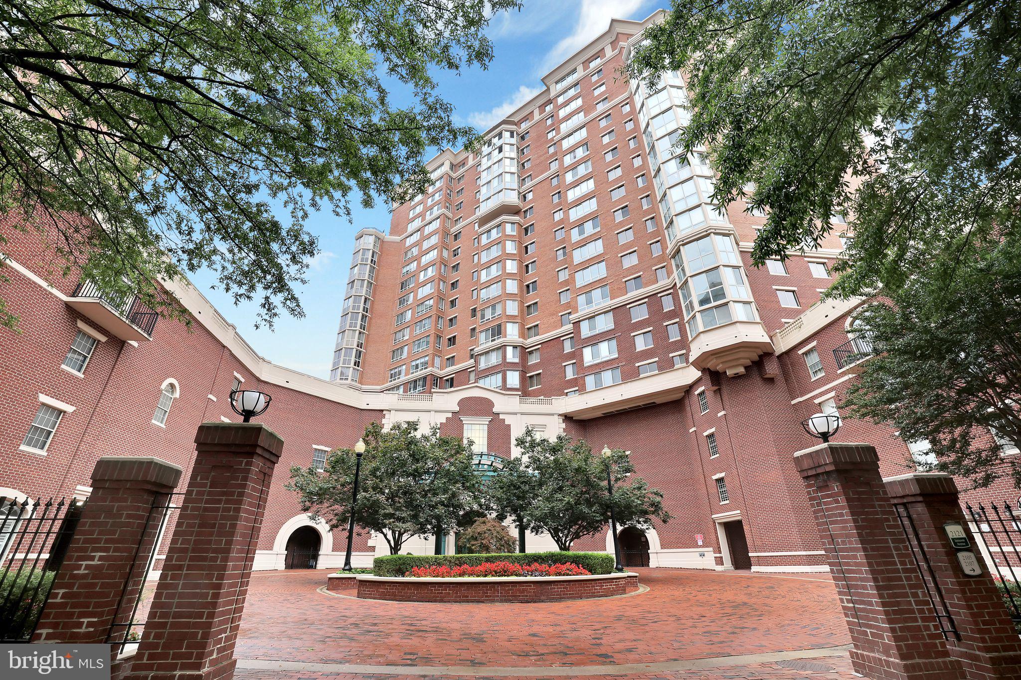 CARLYLE TOWERS CONDOMINIUM - Residential