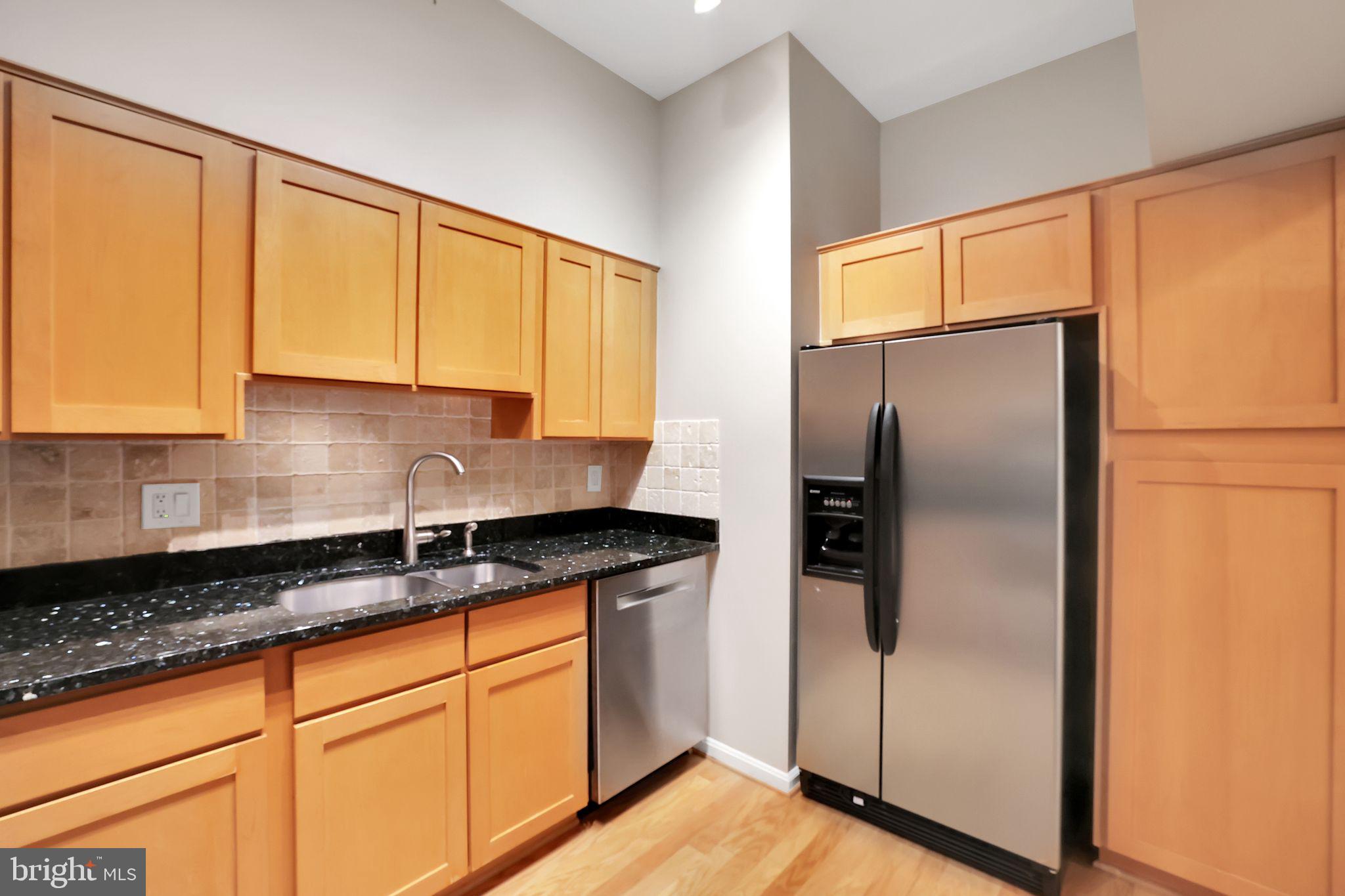 CARLYLE TOWERS CONDOMINIUM - Residential