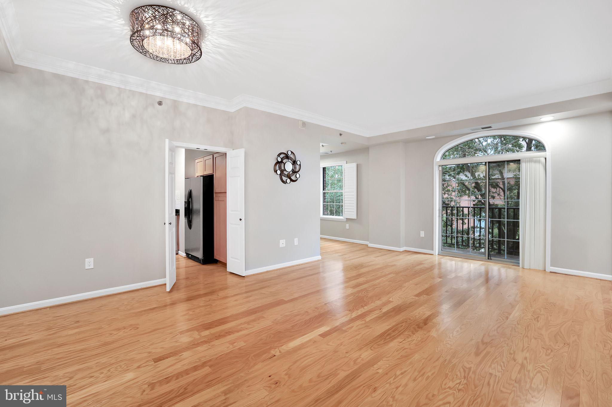 CARLYLE TOWERS CONDOMINIUM - Residential