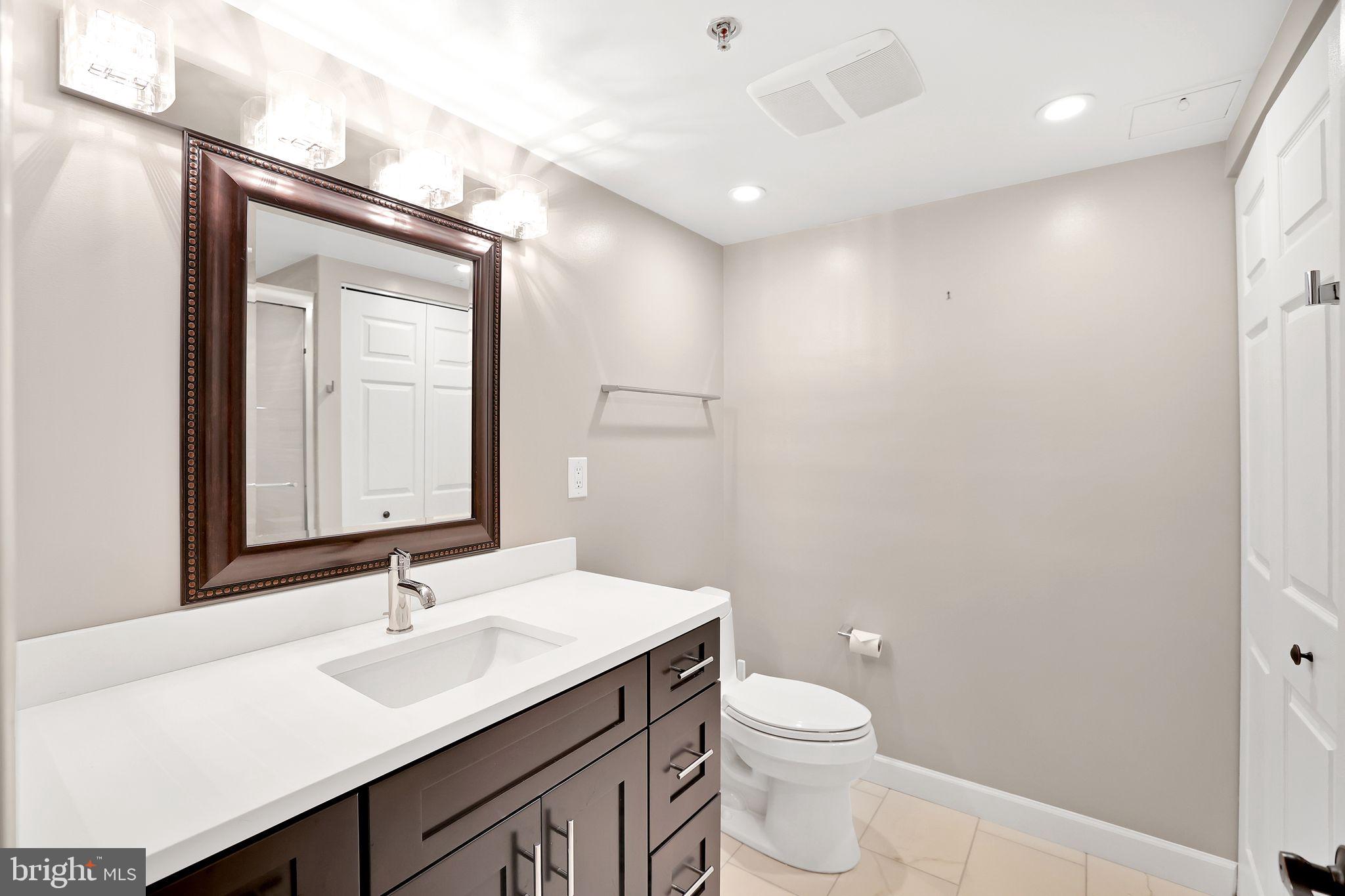 CARLYLE TOWERS CONDOMINIUM - Residential