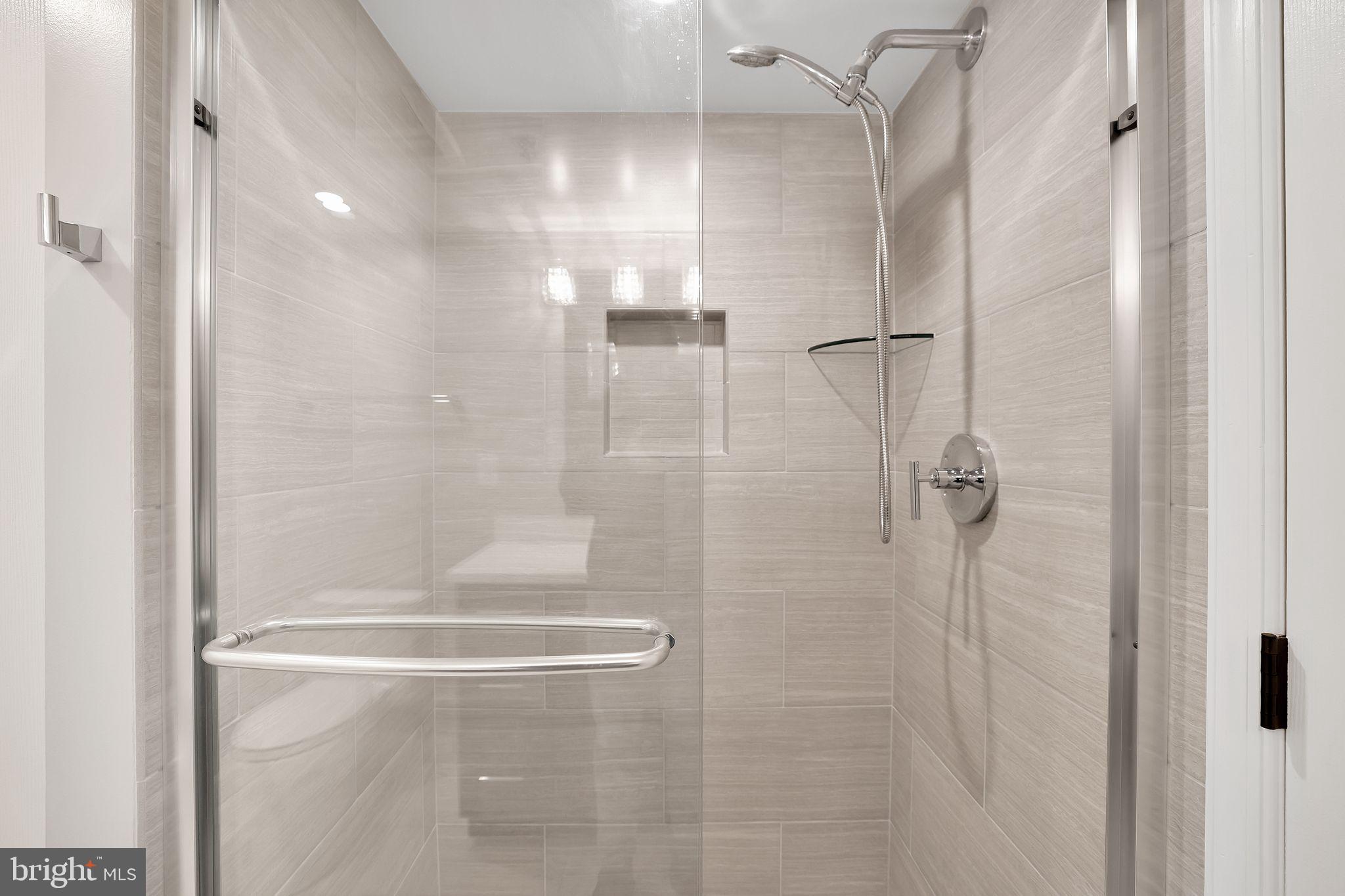 CARLYLE TOWERS CONDOMINIUM - Residential