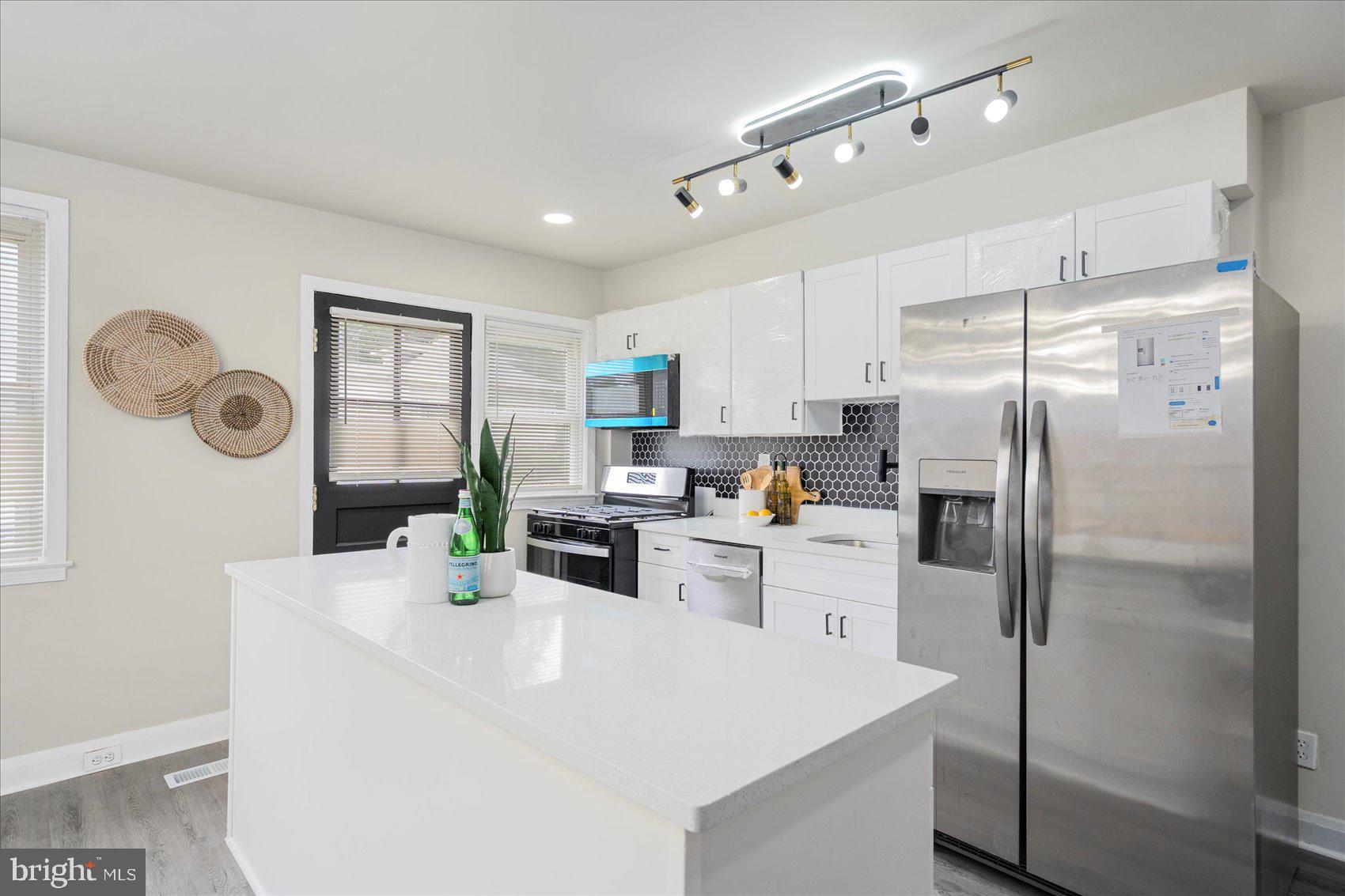 ROGNEL HEIGHTS - Residential