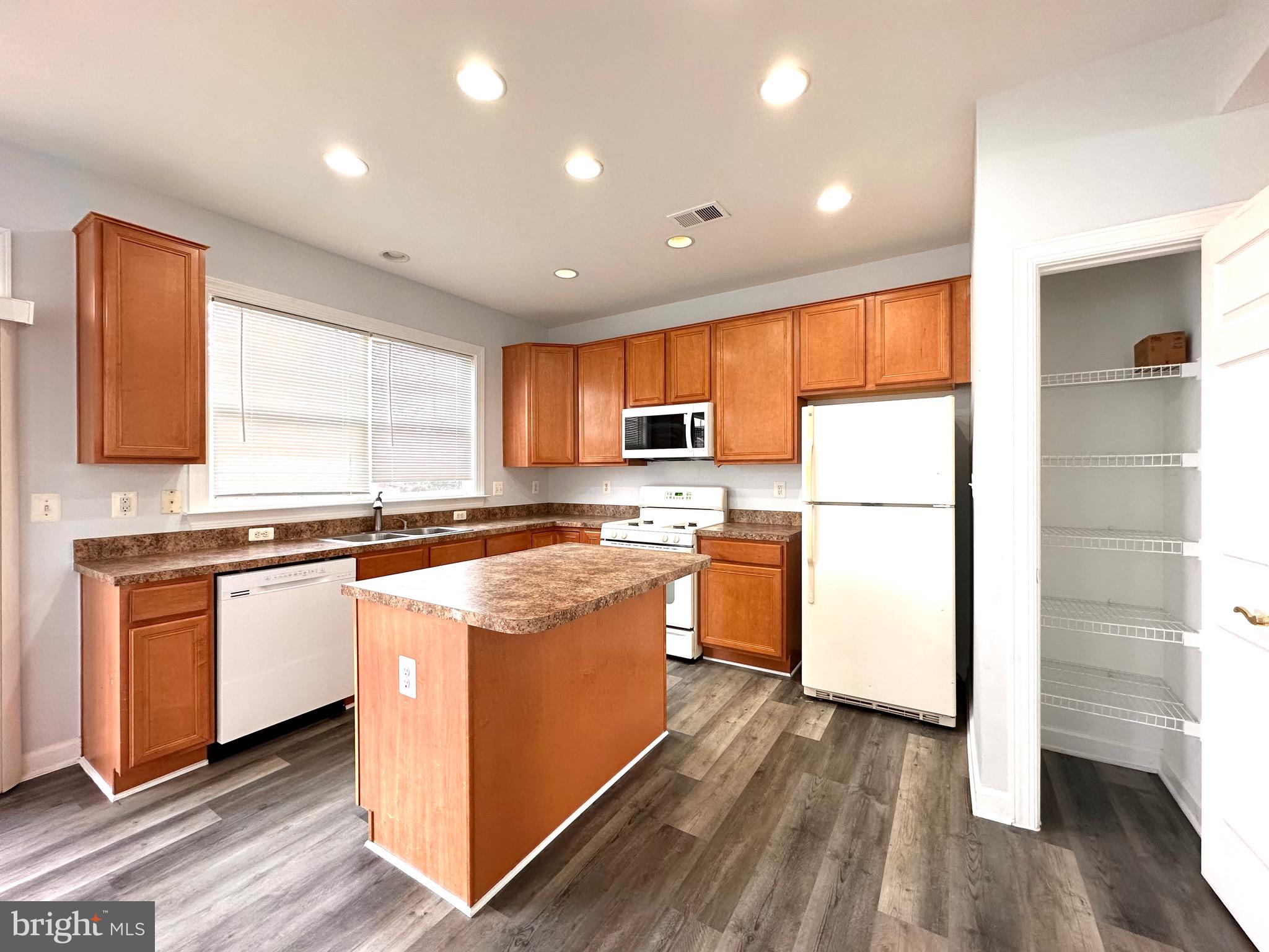 BLOOMS MILL - Residential Lease