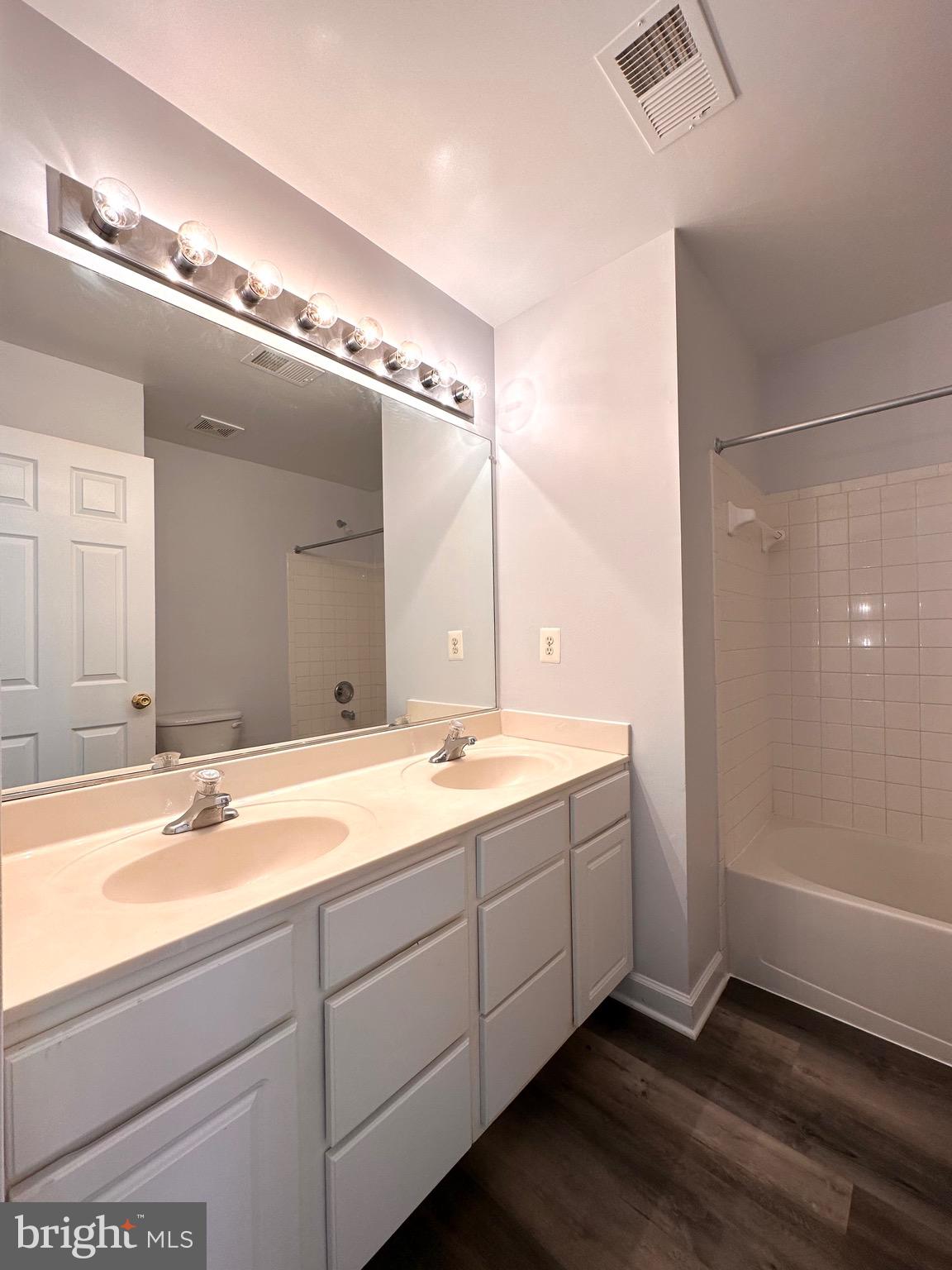 BLOOMS MILL - Residential Lease