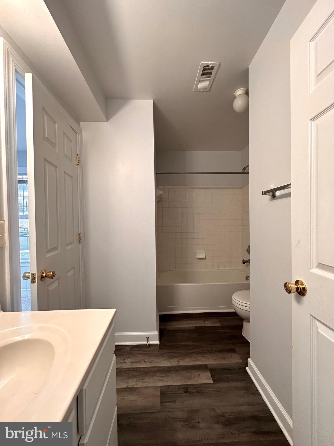 BLOOMS MILL - Residential Lease