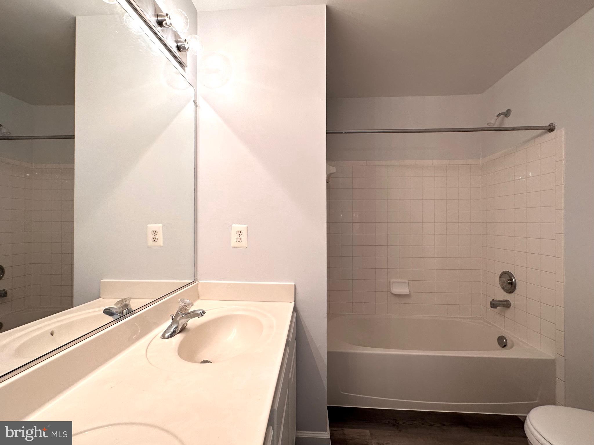 BLOOMS MILL - Residential Lease