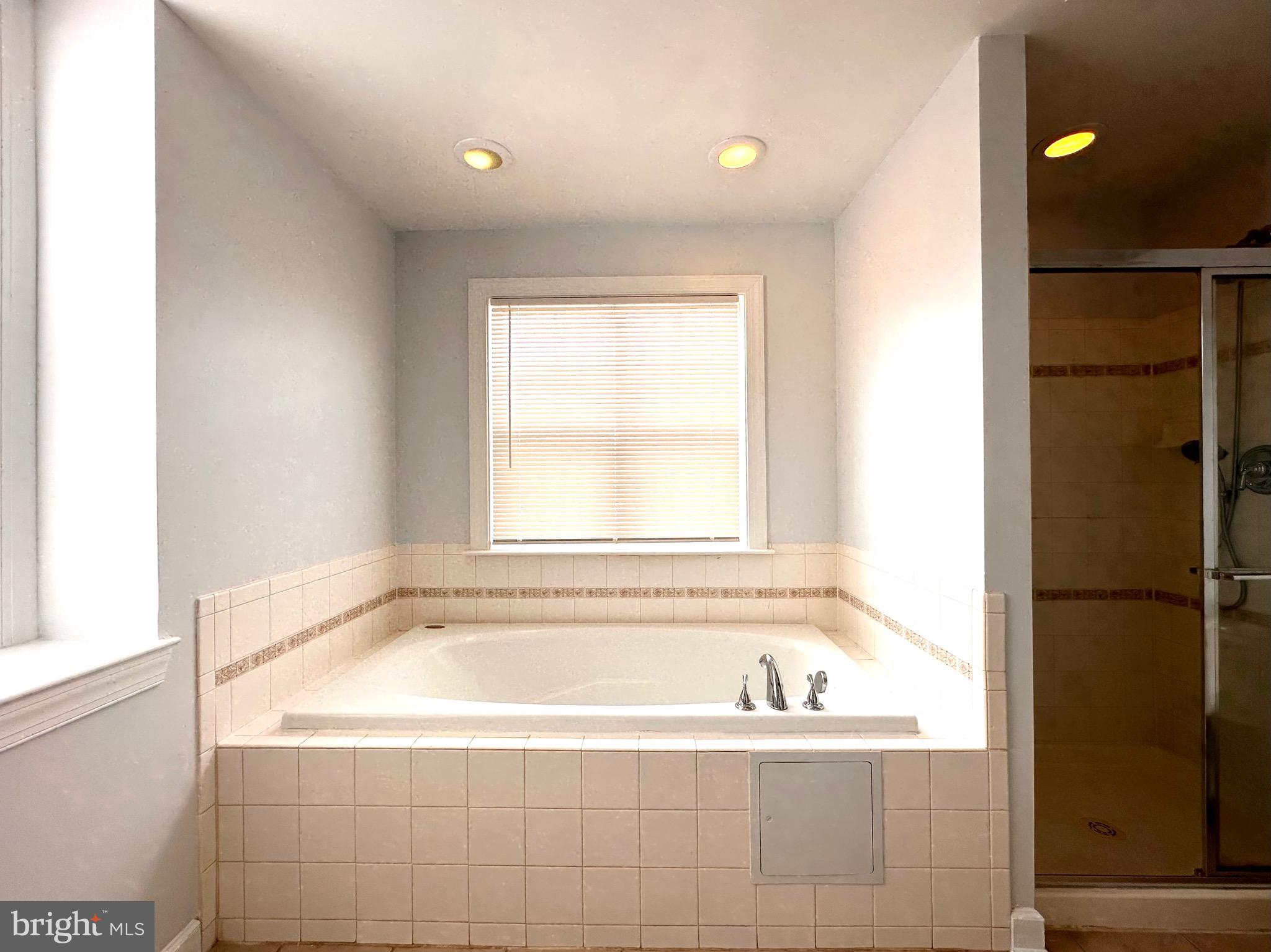 BLOOMS MILL - Residential Lease