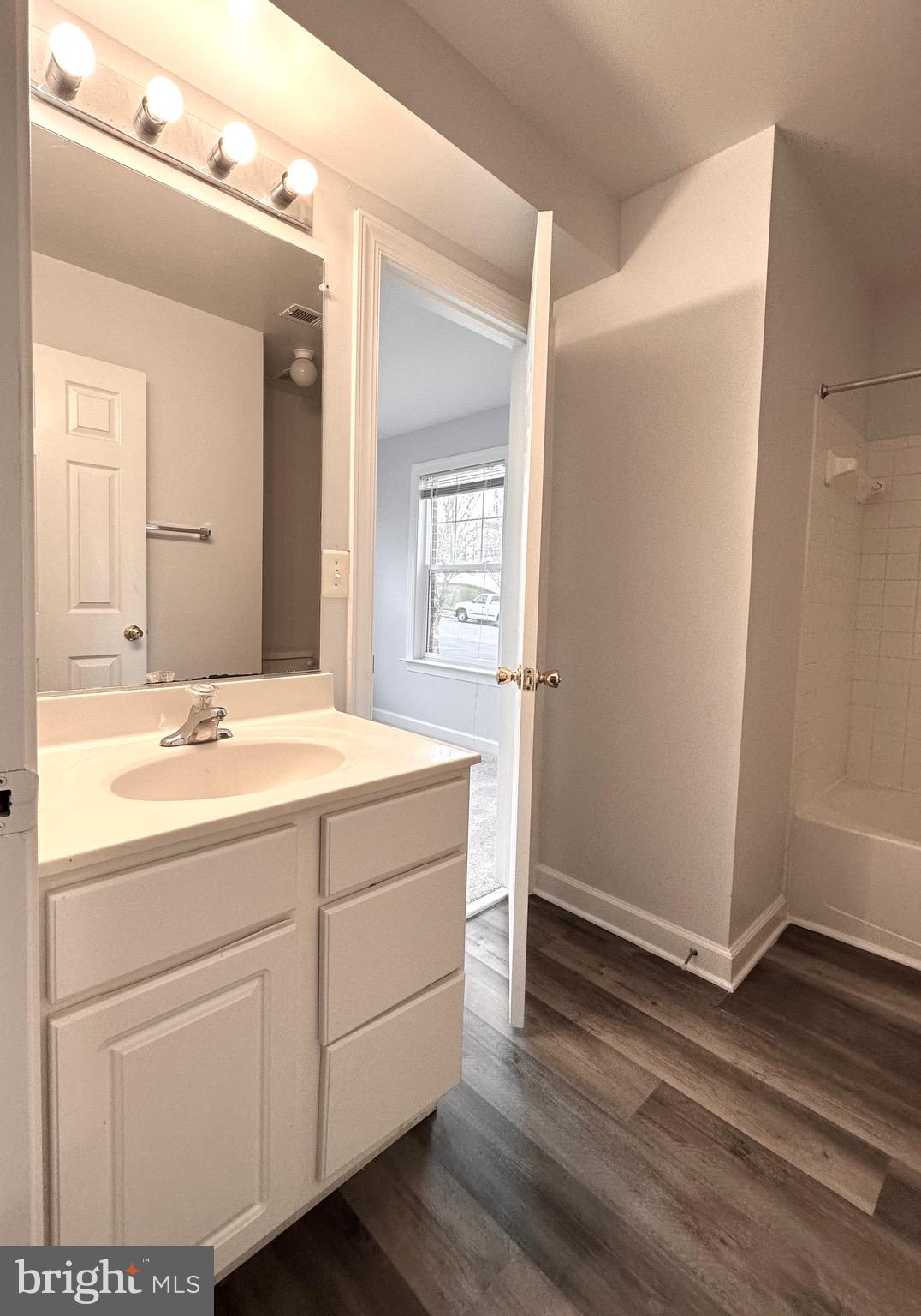 BLOOMS MILL - Residential Lease