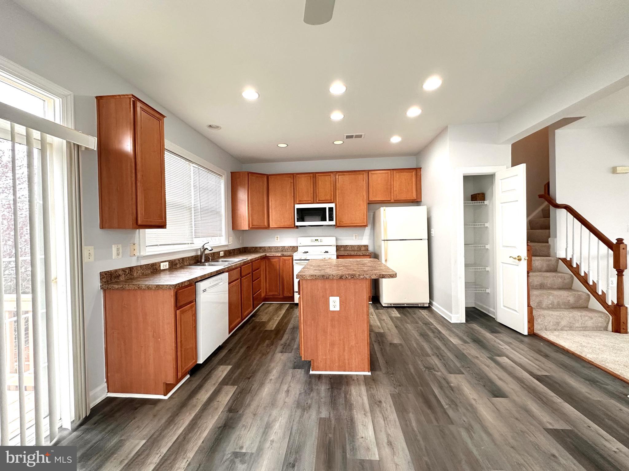 BLOOMS MILL - Residential Lease