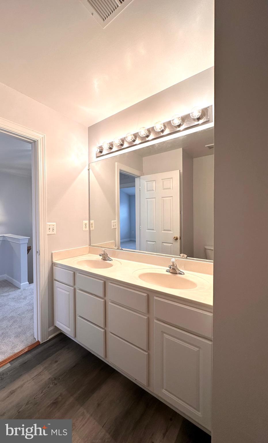 BLOOMS MILL - Residential Lease