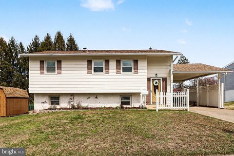 Photo of 9 Faye Road, MIDDLETOWN, PA 17057 (MLS # PADA2057668)
