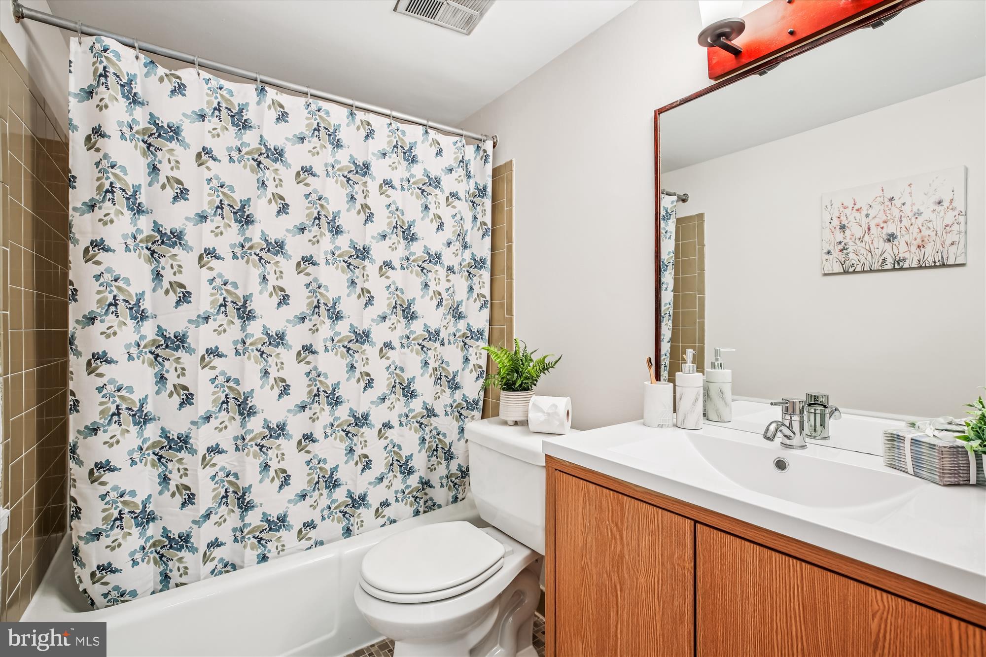 NORTH CREEK VILLAS - Residential