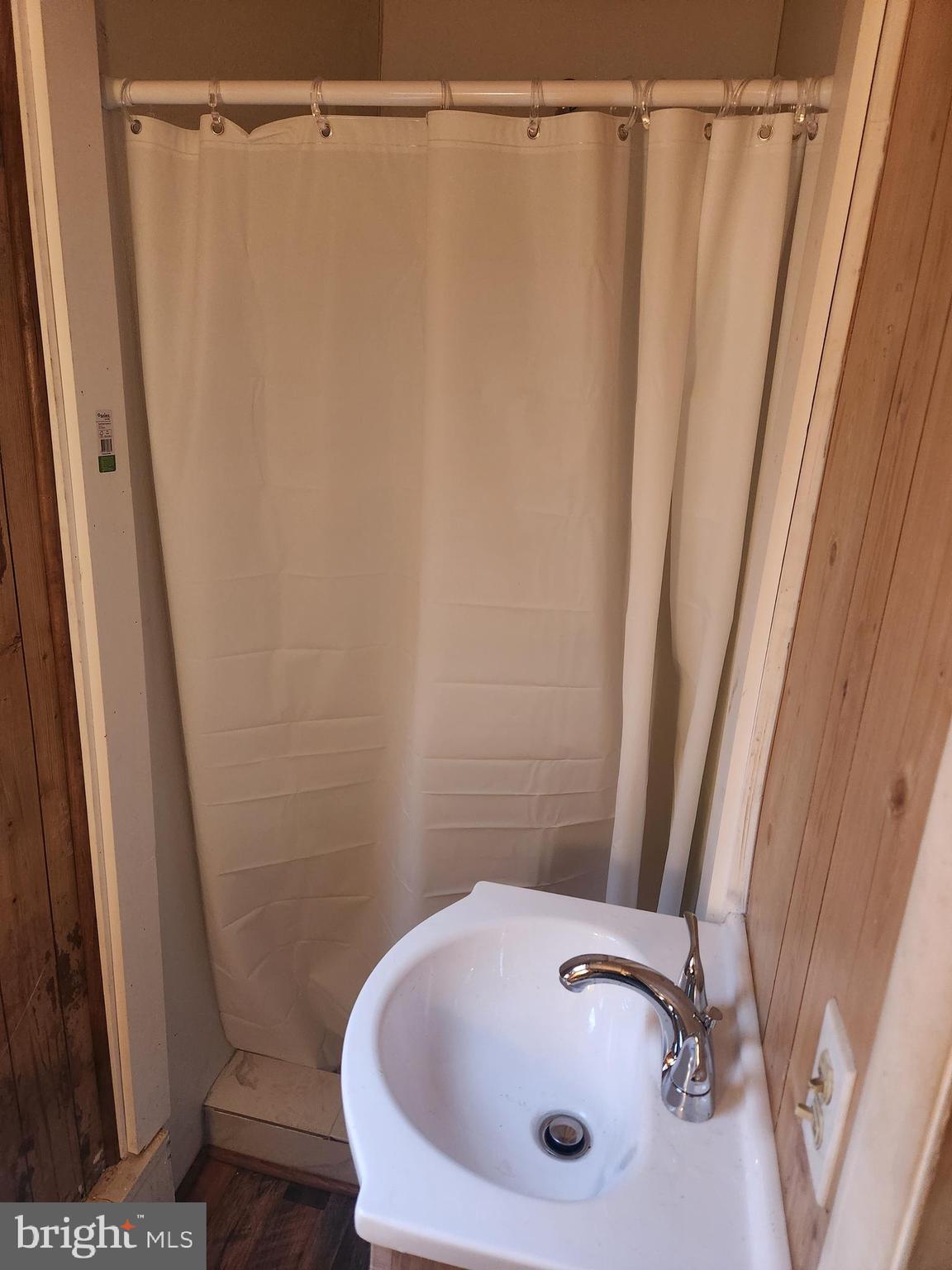 609 E CHESTNUT STREET