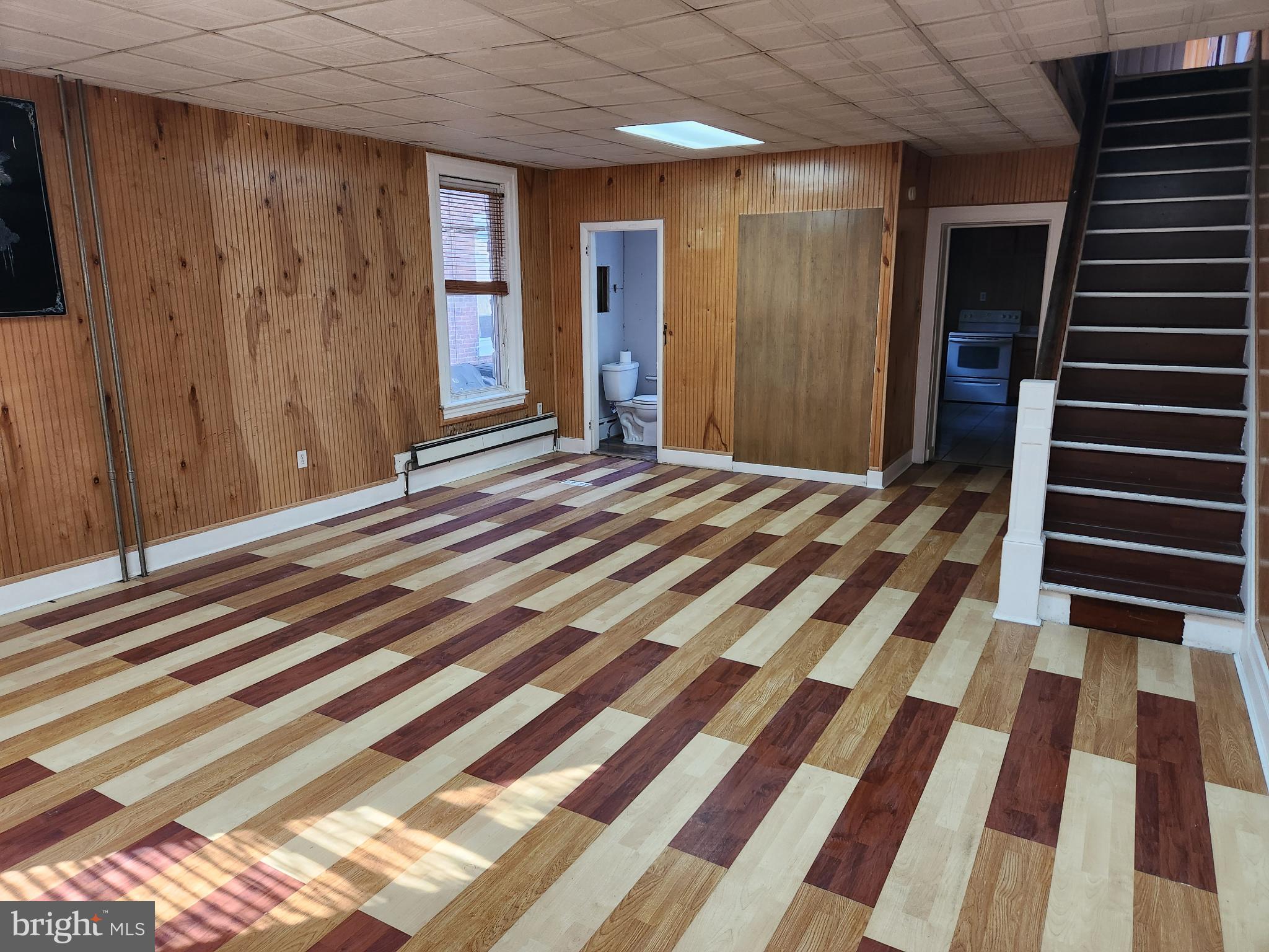 609 E CHESTNUT STREET