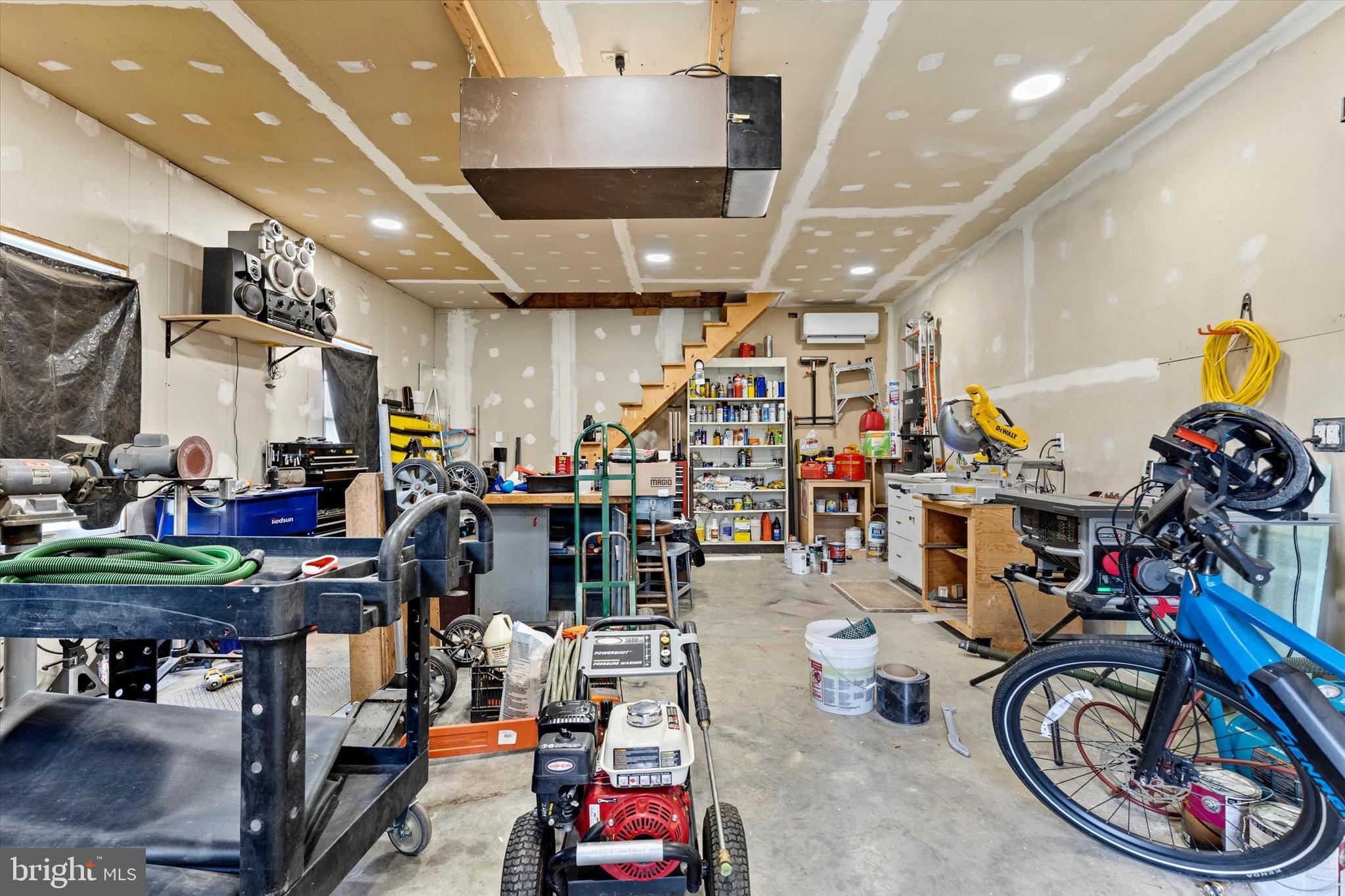 FAIRWAY HILLS - Residential