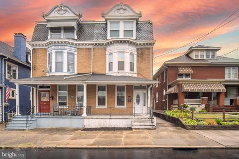 Photo of 823 LOCUST ST, COLUMBIA, PA 17512 (MLS # PALA2035382)