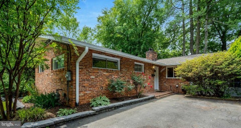 Photo of 3435 Brookwood Drive, FAIRFAX, VA 22030 (MLS # VAFC2008388)