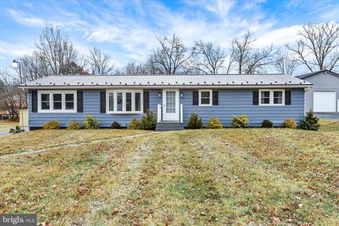 Homes For Sale - 3220 Anthony Highway Hwy<br/> CHAMBERSBURG, PA 17202