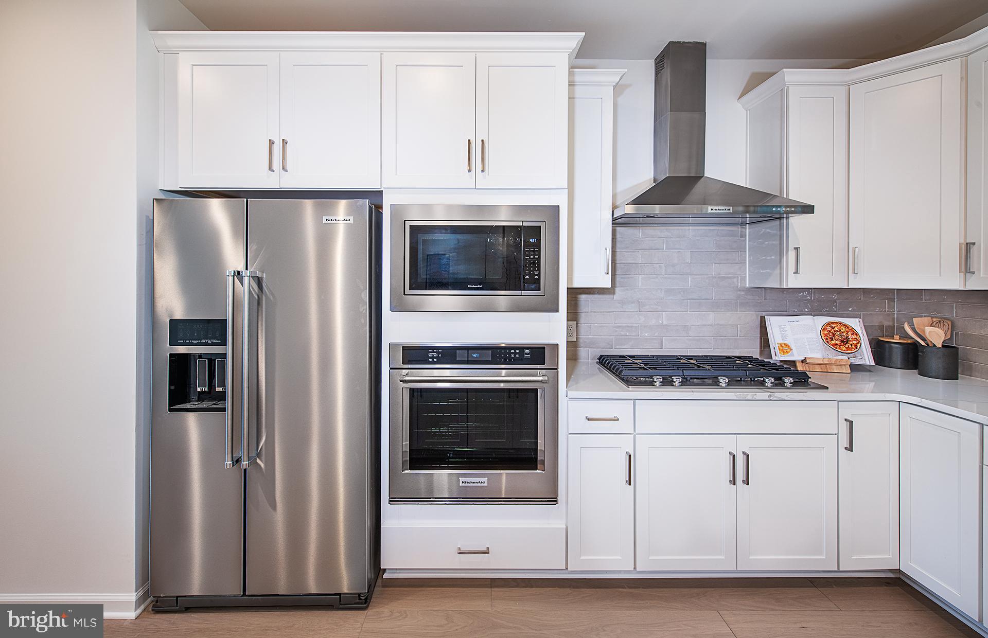 102 BEACON COURT 10404