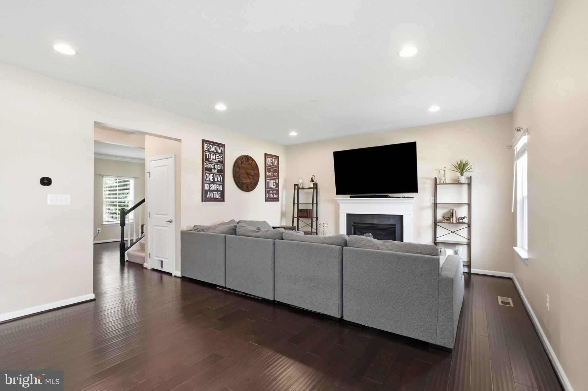 1221 LONG FARM LANE