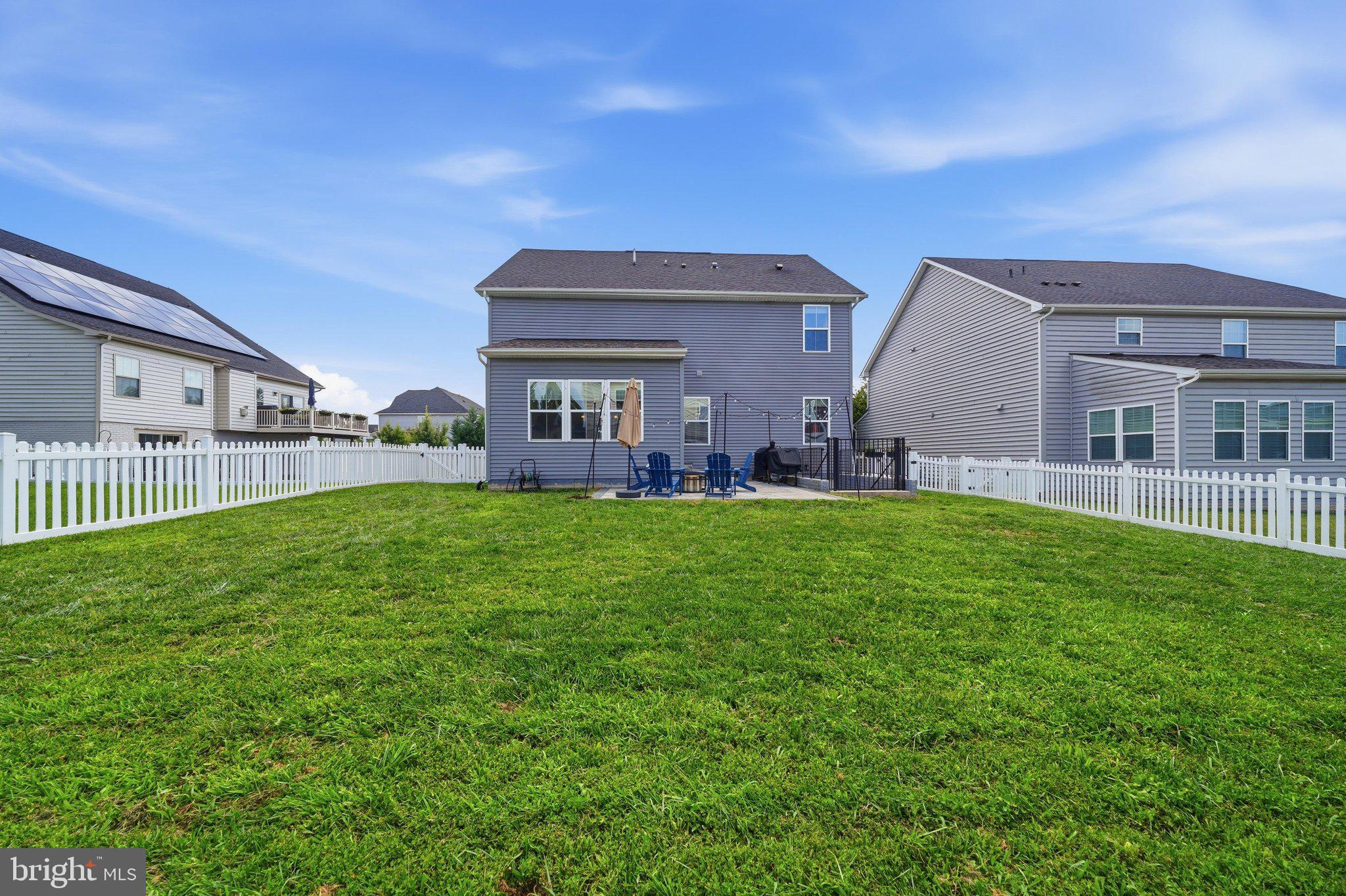 1221 LONG FARM LANE