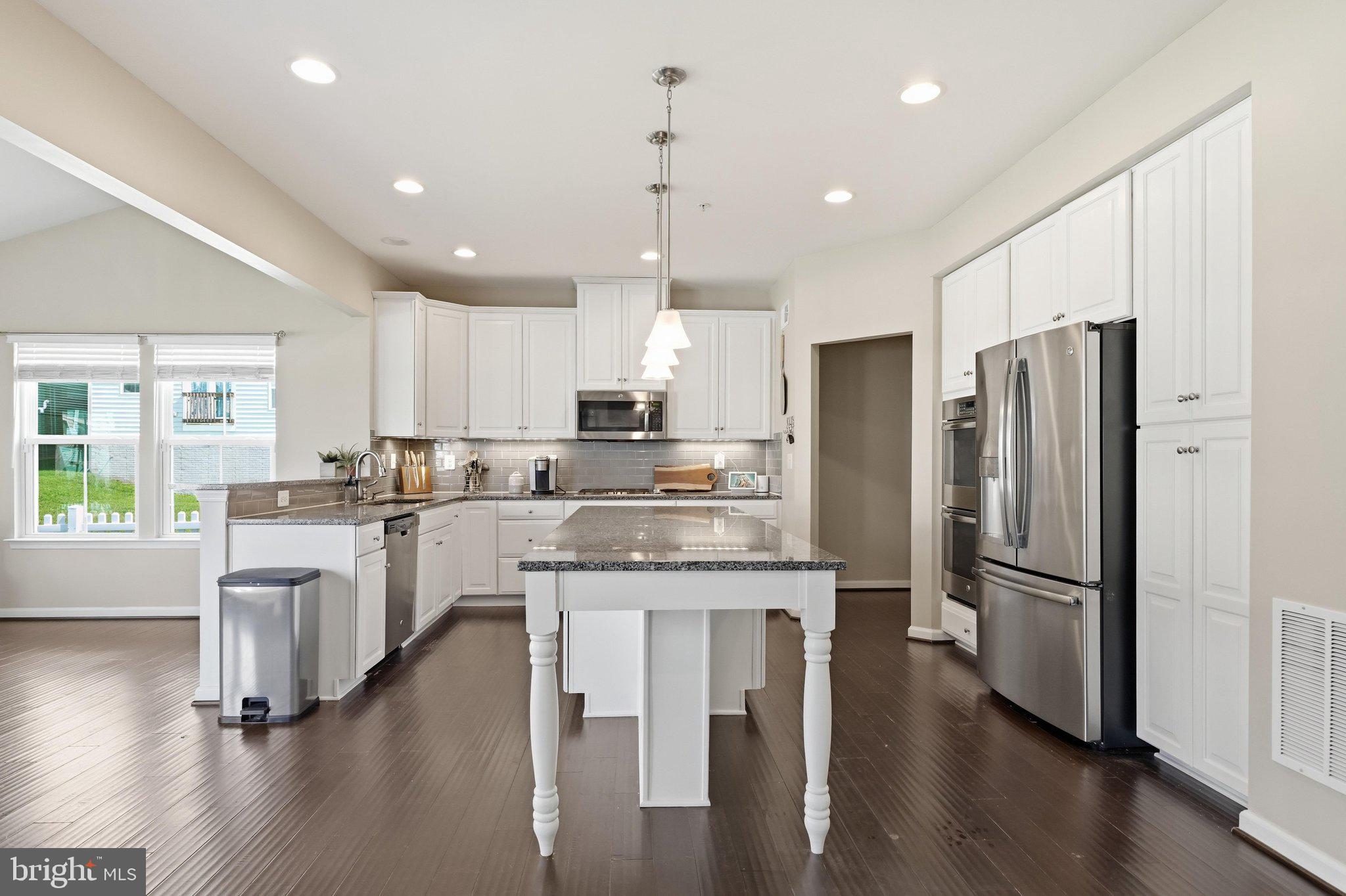 1221 LONG FARM LANE