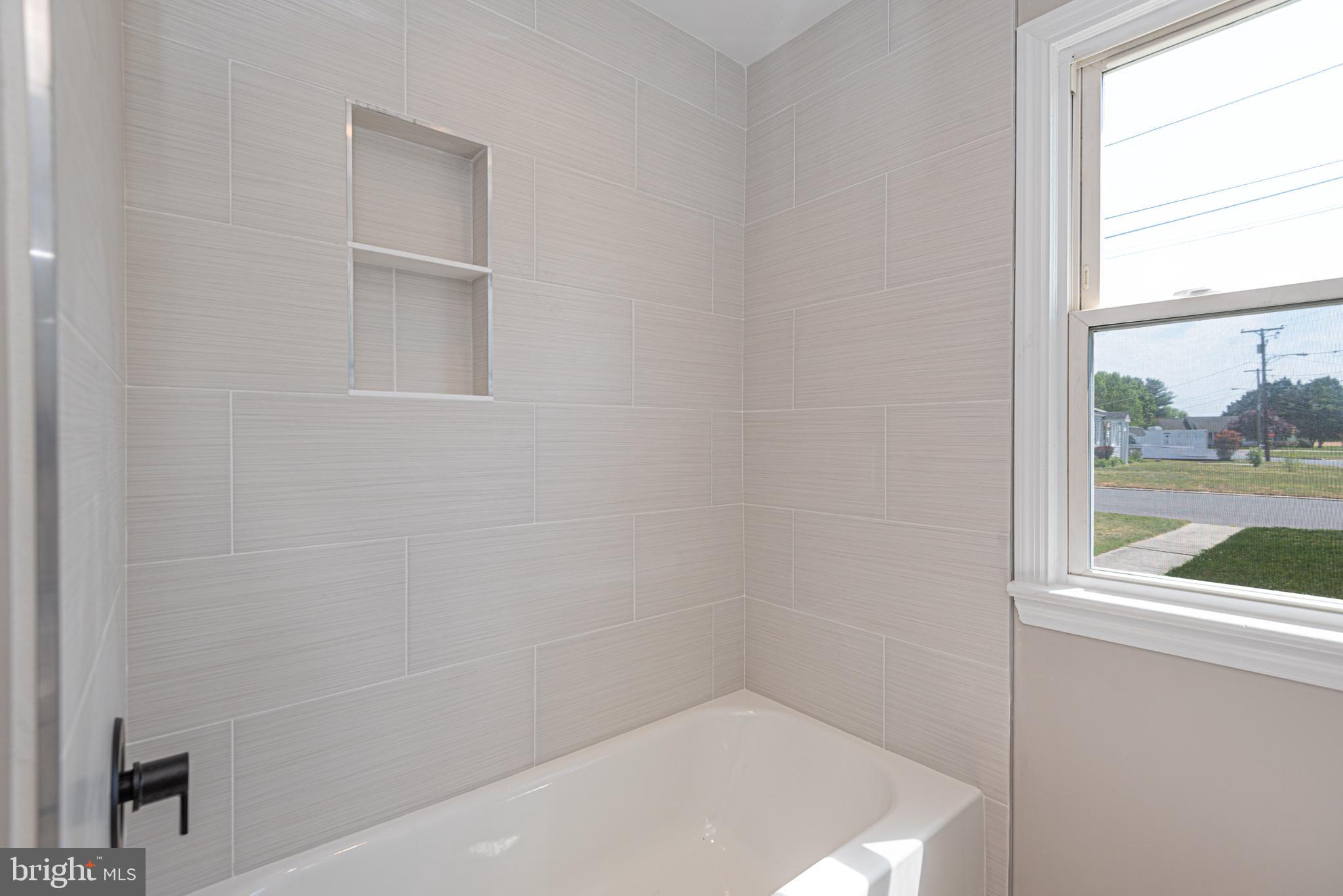 DELMAR MANOR - Residential