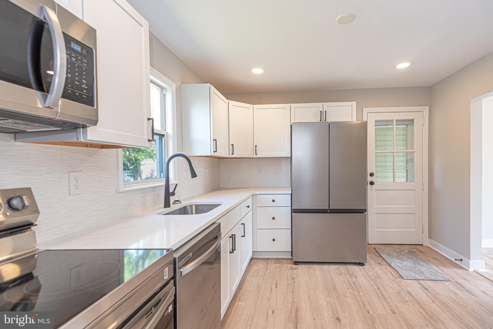 DELMAR MANOR - Residential