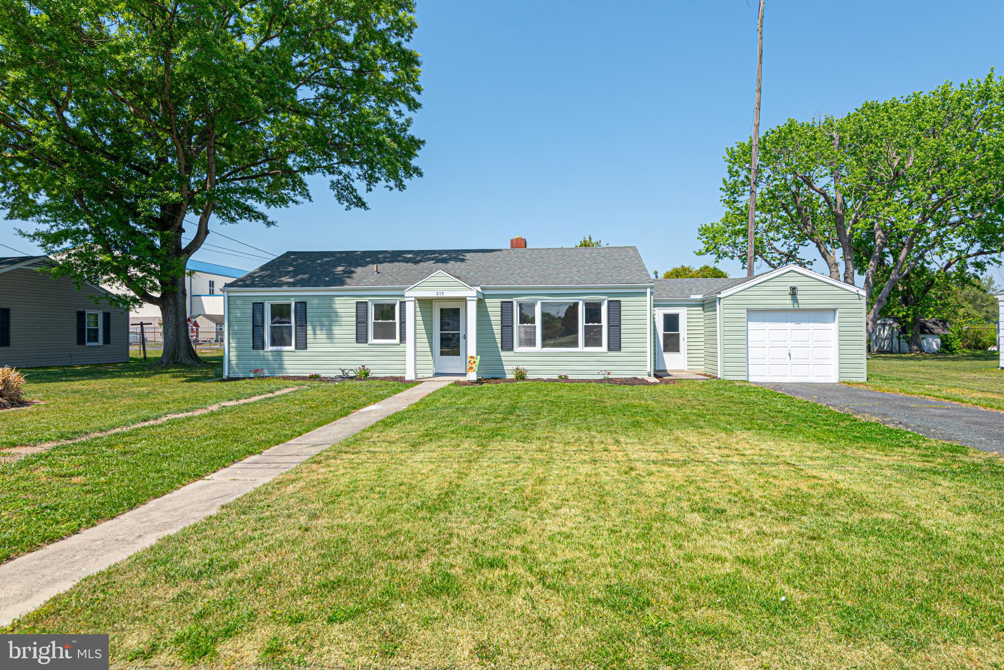 DELMAR MANOR - Residential