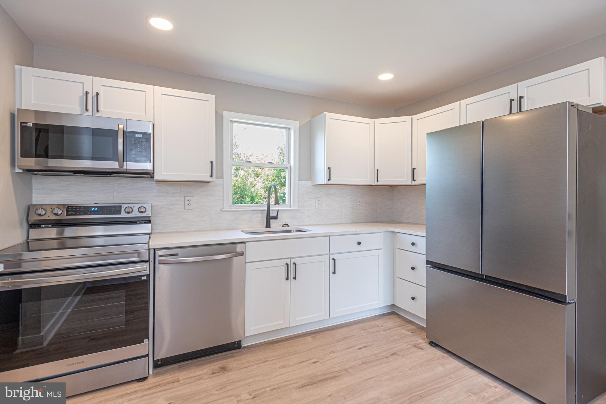 DELMAR MANOR - Residential