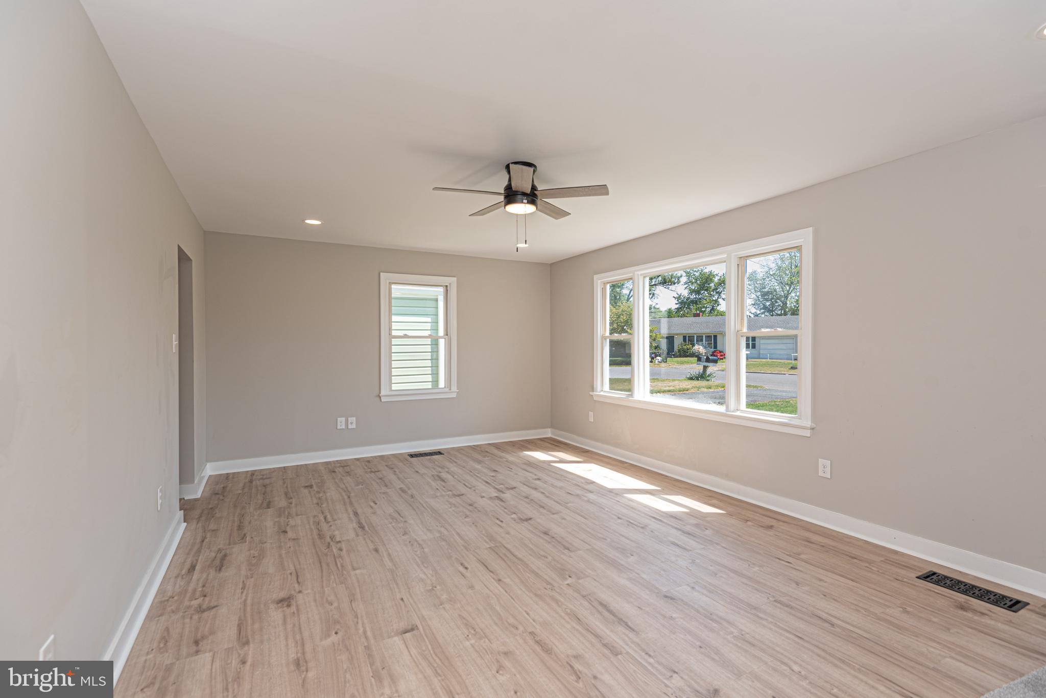 DELMAR MANOR - Residential