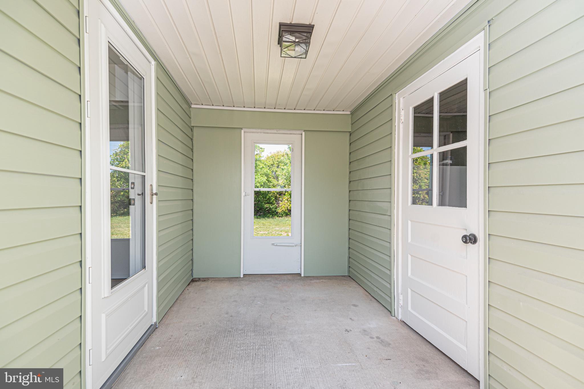 DELMAR MANOR - Residential