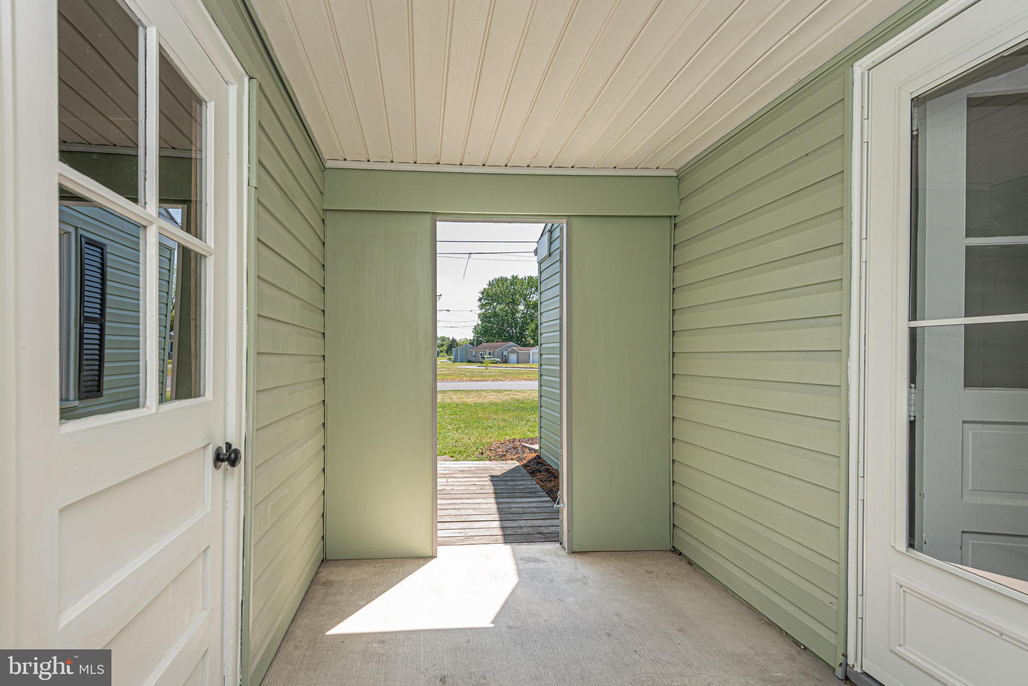 DELMAR MANOR - Residential