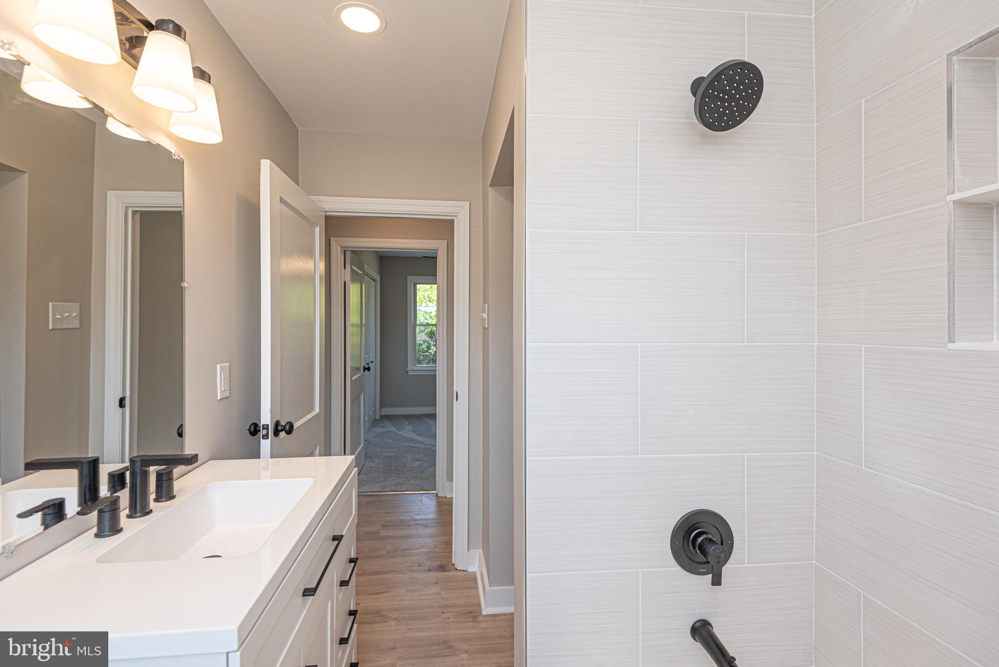 DELMAR MANOR - Residential