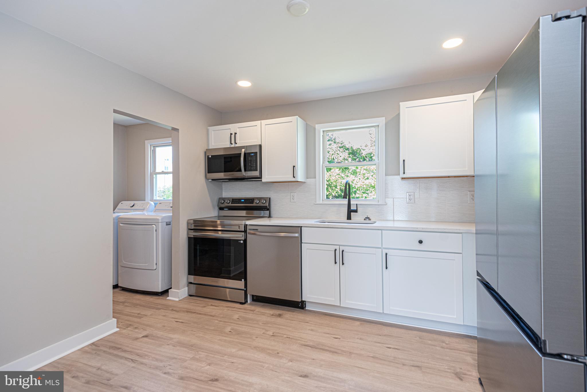 DELMAR MANOR - Residential