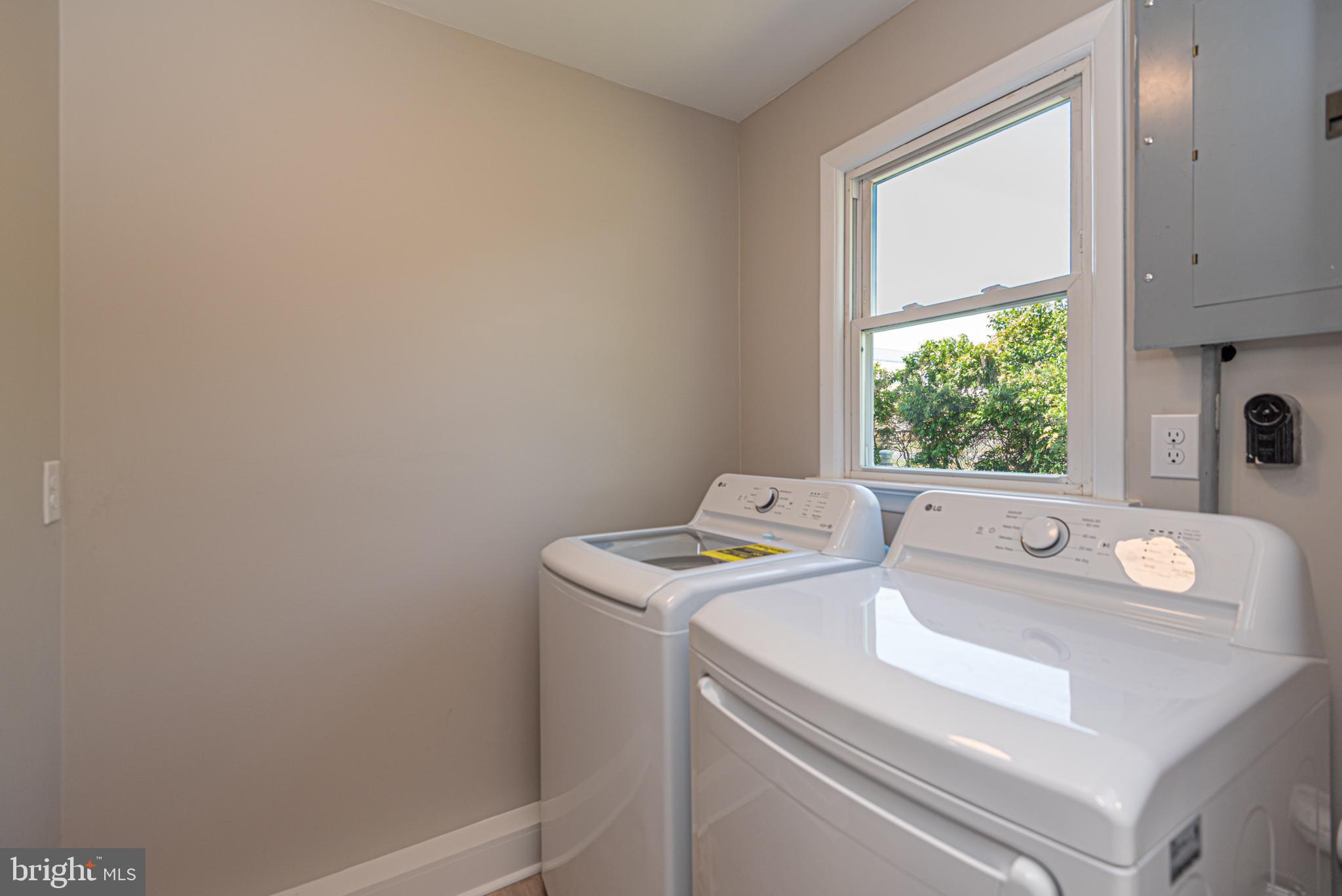 DELMAR MANOR - Residential