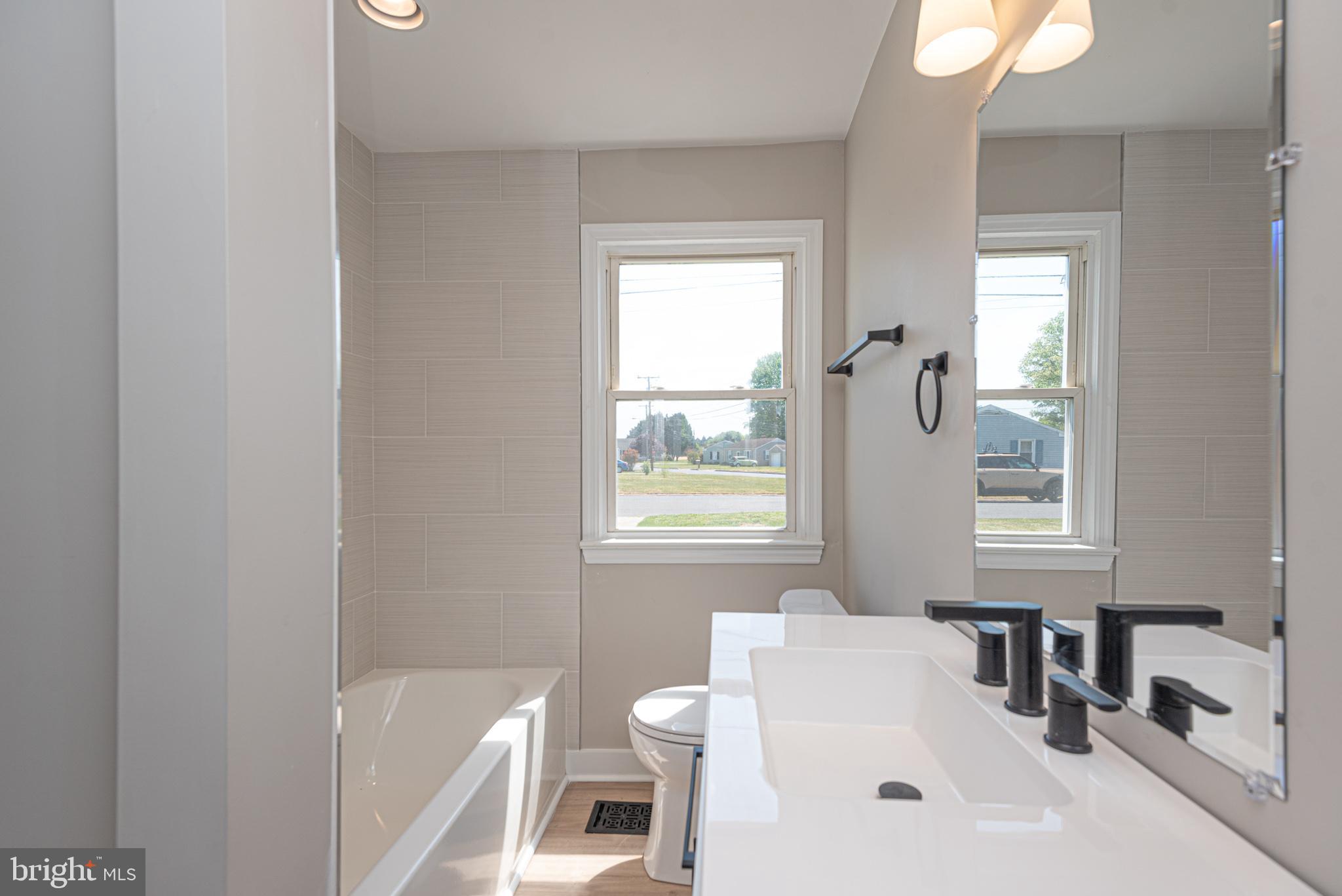 DELMAR MANOR - Residential