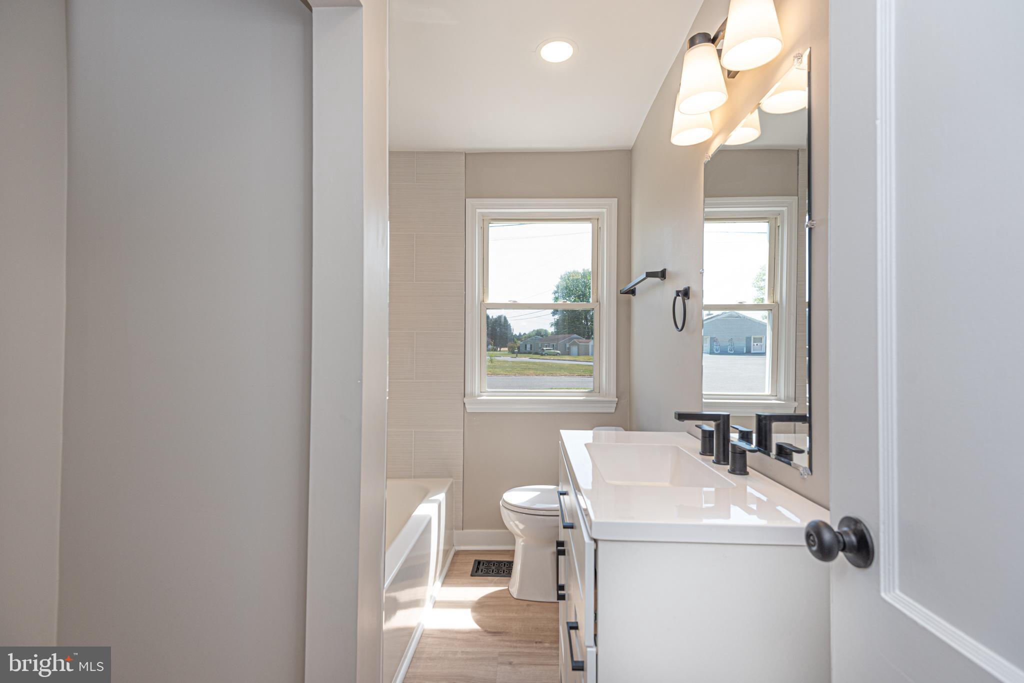 DELMAR MANOR - Residential