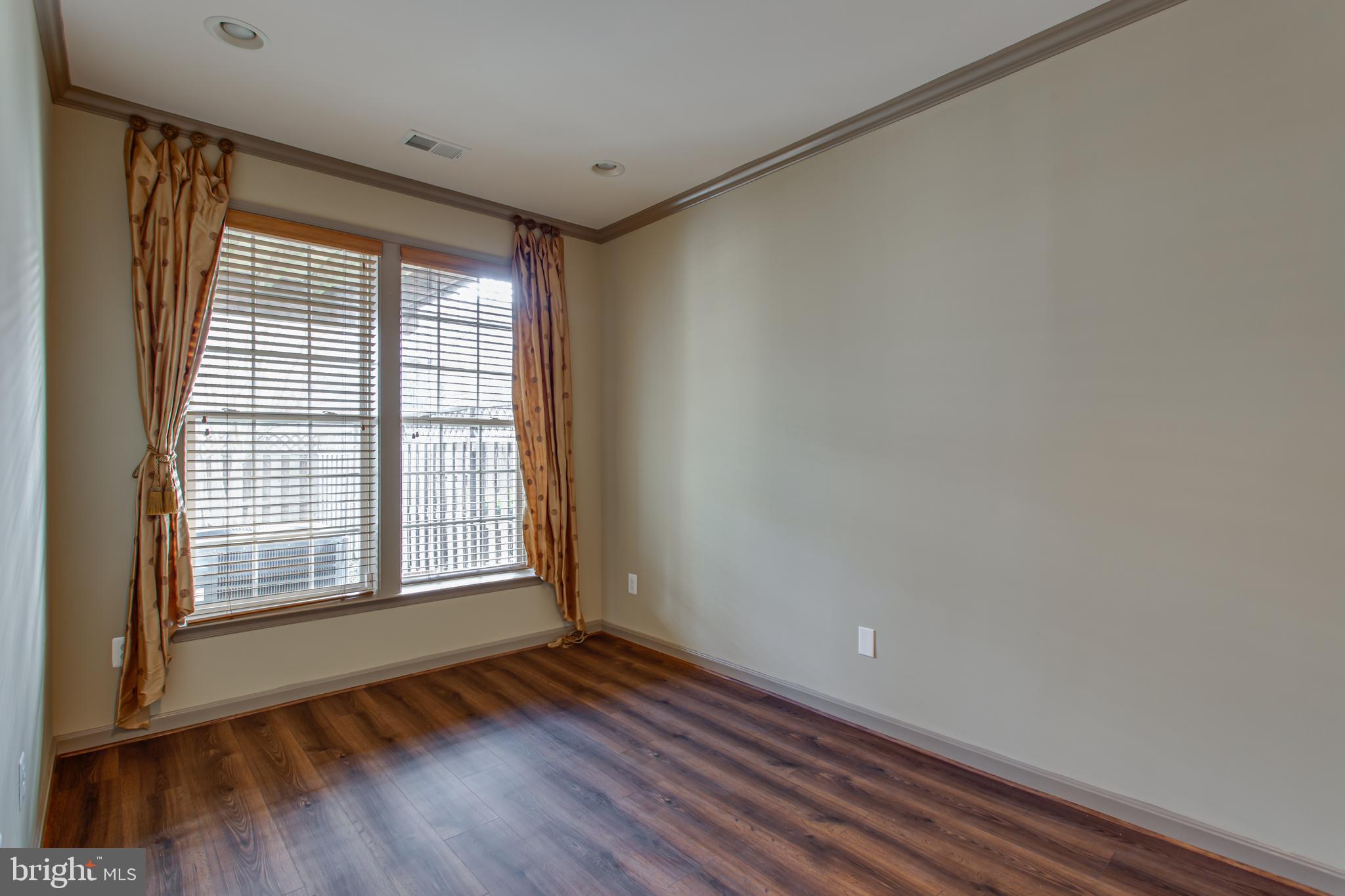 BROADLANDS SOUTH - Residential Lease