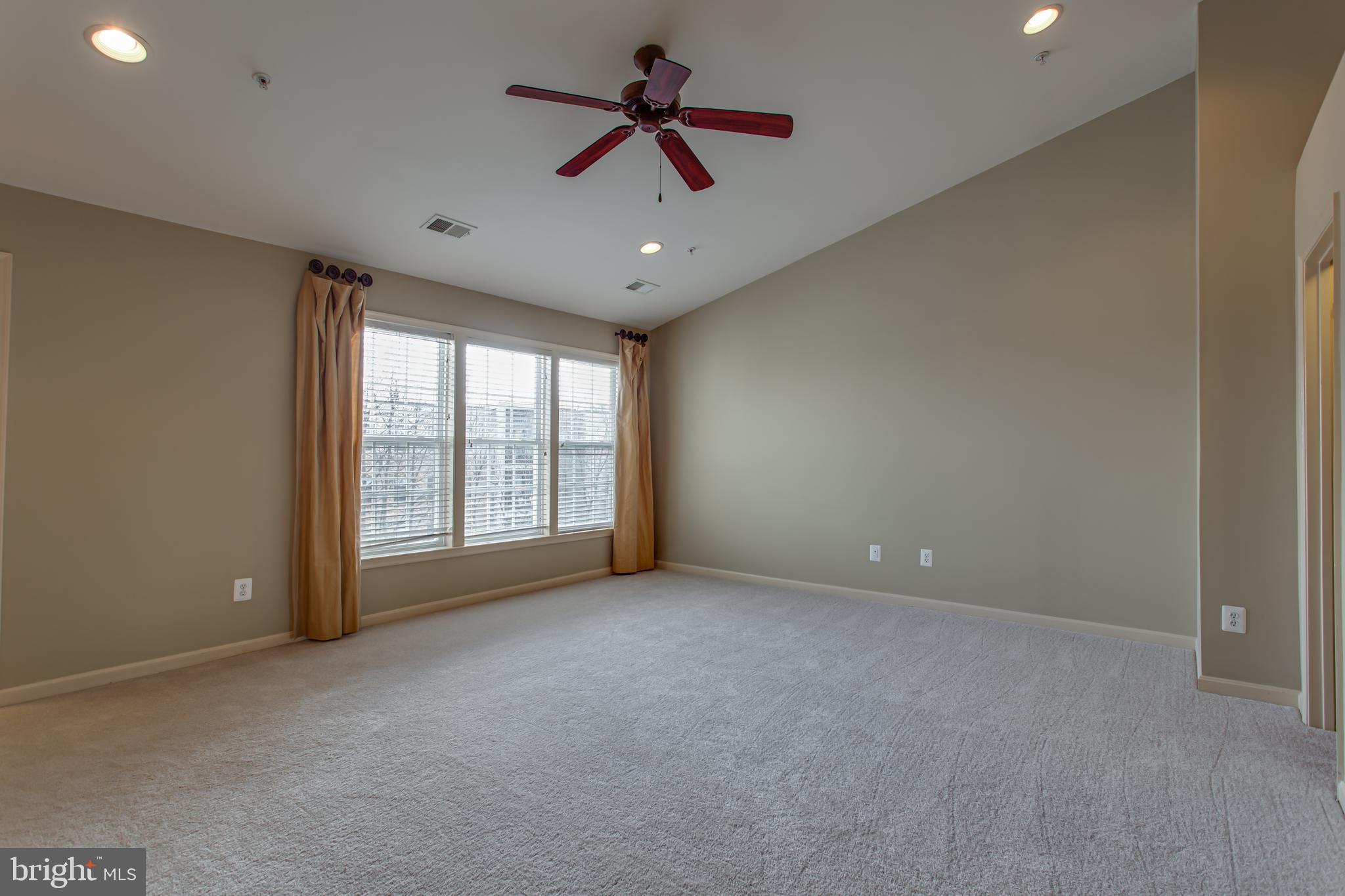 BROADLANDS SOUTH - Residential Lease