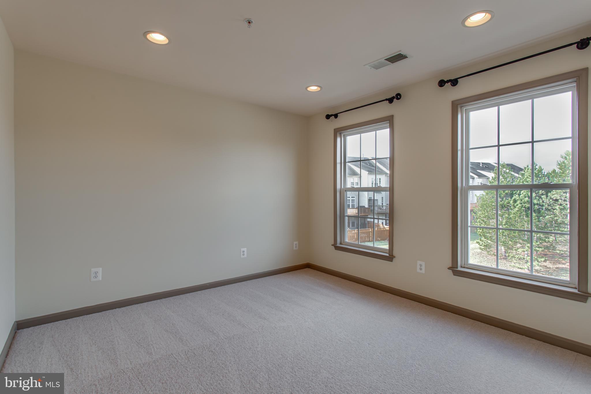 BROADLANDS SOUTH - Residential Lease