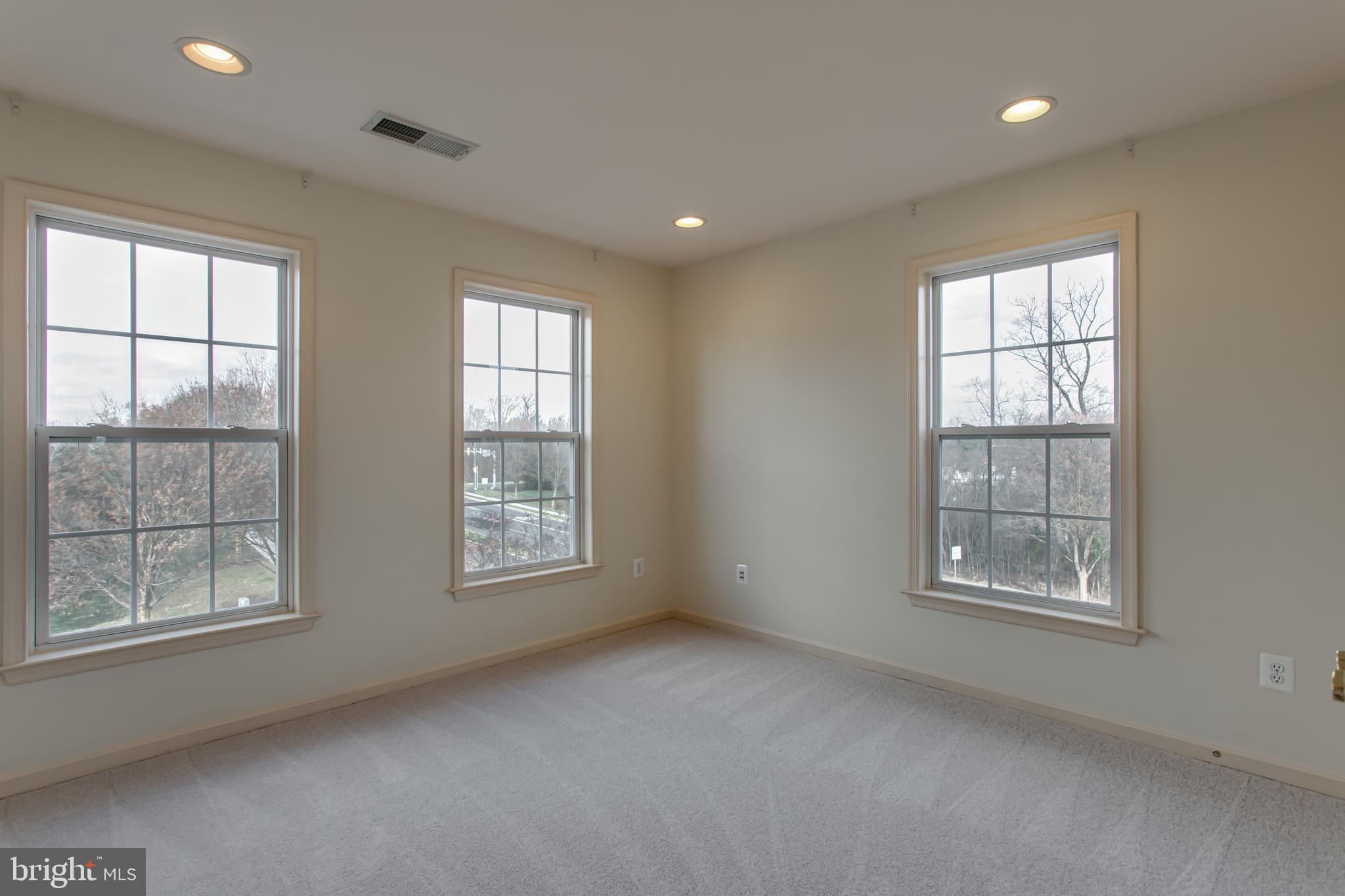 BROADLANDS SOUTH - Residential Lease